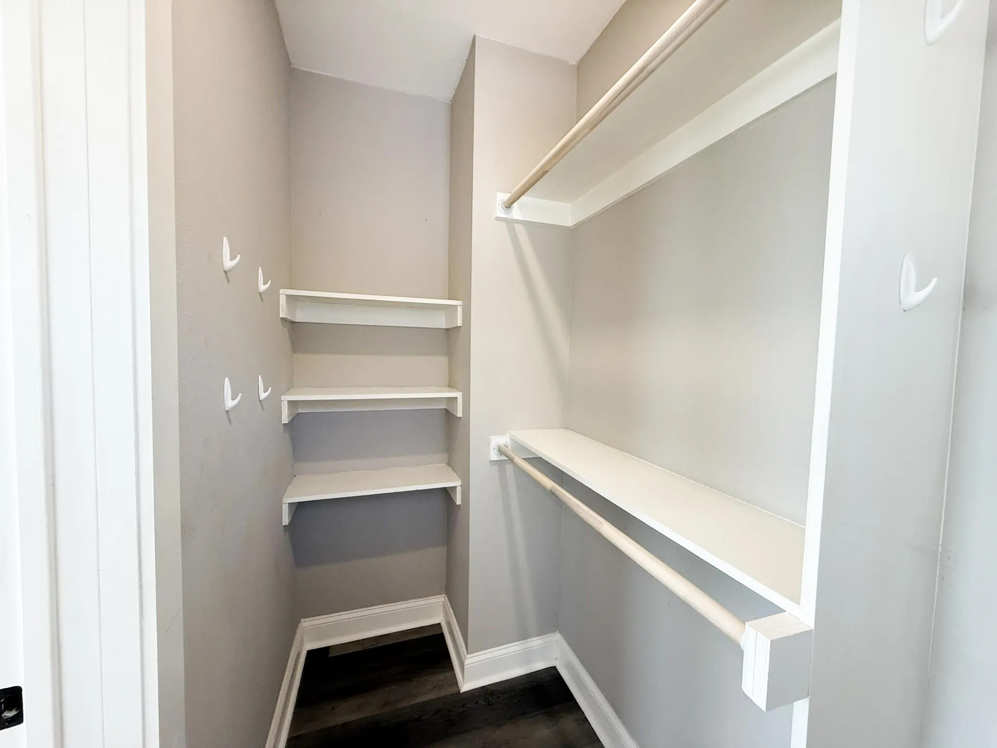 Quadruplex For Rent in Dallas County , 4114 Junius Street B, Dallas, Texas 75246, 1 Bedroom, 1 Bathroom, Garage spaces, 1,042 Sqft, built in 1924, mls#21401068, Real Estate Agent in Dallas, Homes For Rent in Dallas county, Homes For Rent in Dallas, Realtor in Dallas Texas, Real Estate Brokerage Independent Realty Texas, Luminita Cordes Realtor