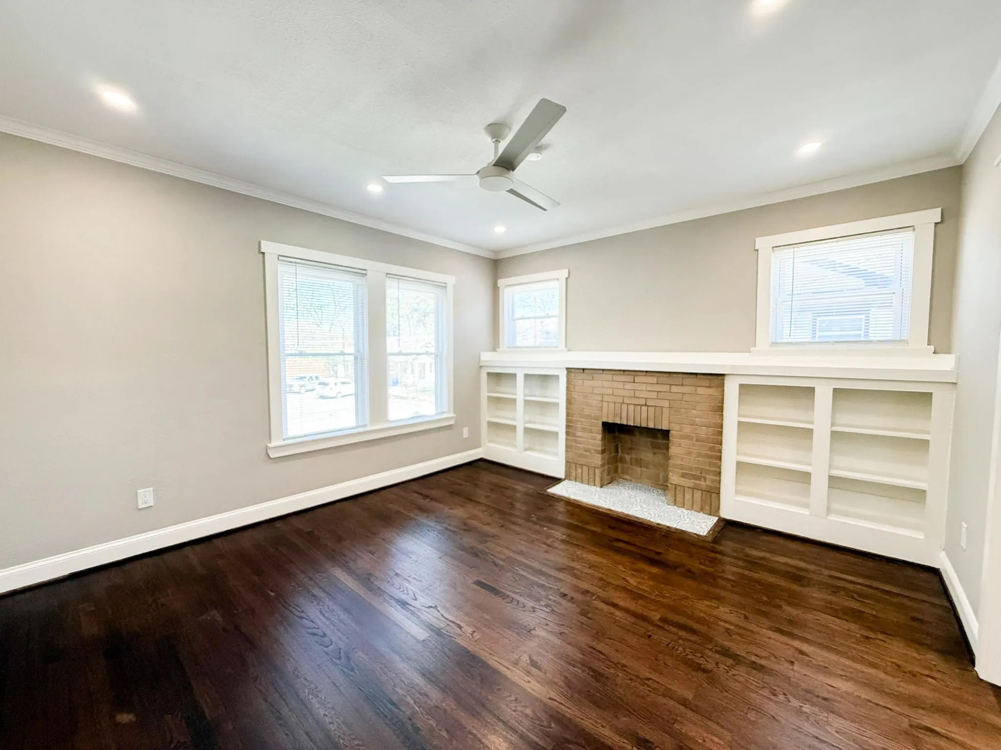Quadruplex For Rent in Dallas County , 4114 Junius Street B, Dallas, Texas 75246, 1 Bedroom, 1 Bathroom, Garage spaces, 1,042 Sqft, built in 1924, mls#21401068, Real Estate Agent in Dallas, Homes For Rent in Dallas county, Homes For Rent in Dallas, Realtor in Dallas Texas, Real Estate Brokerage Independent Realty Texas, Luminita Cordes Realtor