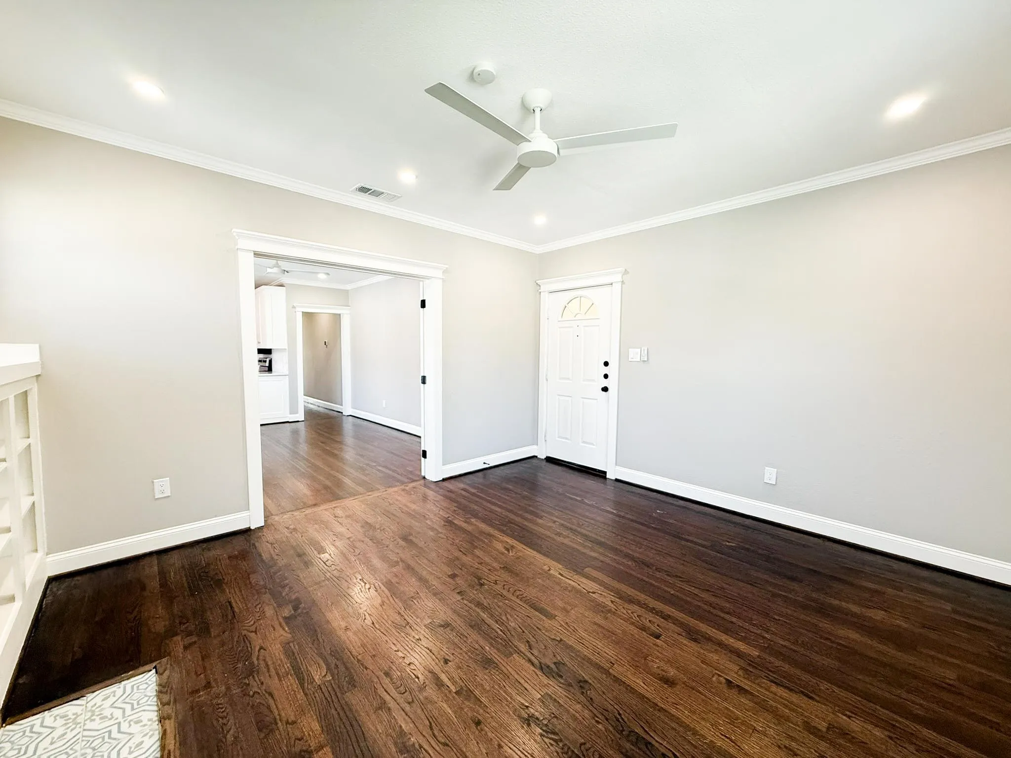 Quadruplex For Rent in Dallas County , 4114 Junius Street B, Dallas, Texas 75246, 1 Bedroom, 1 Bathroom, Garage spaces, 1,042 Sqft, built in 1924, mls#21401068, Real Estate Agent in Dallas, Homes For Rent in Dallas county, Homes For Rent in Dallas, Realtor in Dallas Texas, Real Estate Brokerage Independent Realty Texas, Luminita Cordes Realtor