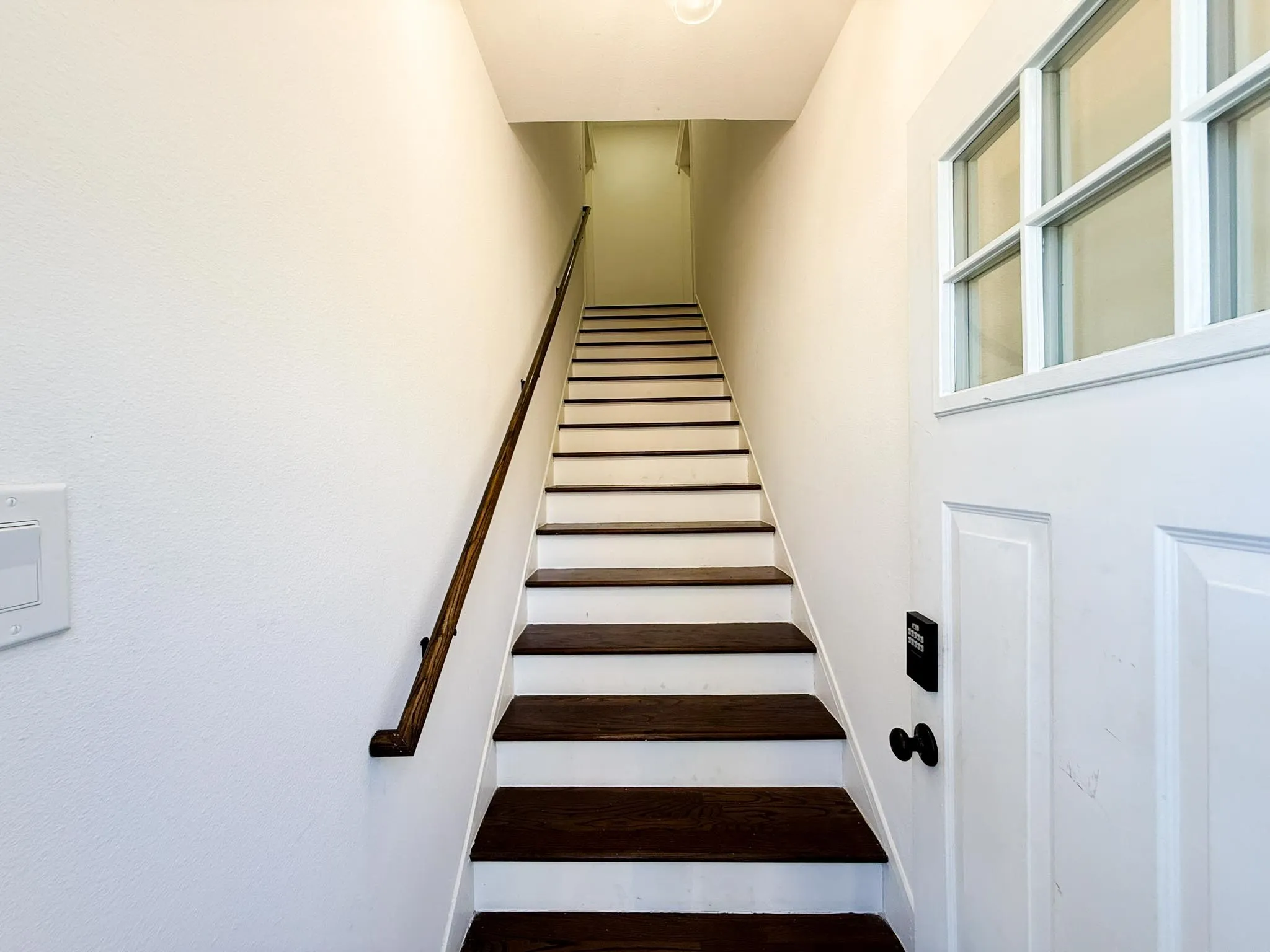 Quadruplex For Rent in Dallas County , 4114 Junius Street B, Dallas, Texas 75246, 1 Bedroom, 1 Bathroom, Garage spaces, 1,042 Sqft, built in 1924, mls#21401068, Real Estate Agent in Dallas, Homes For Rent in Dallas county, Homes For Rent in Dallas, Realtor in Dallas Texas, Real Estate Brokerage Independent Realty Texas, Luminita Cordes Realtor