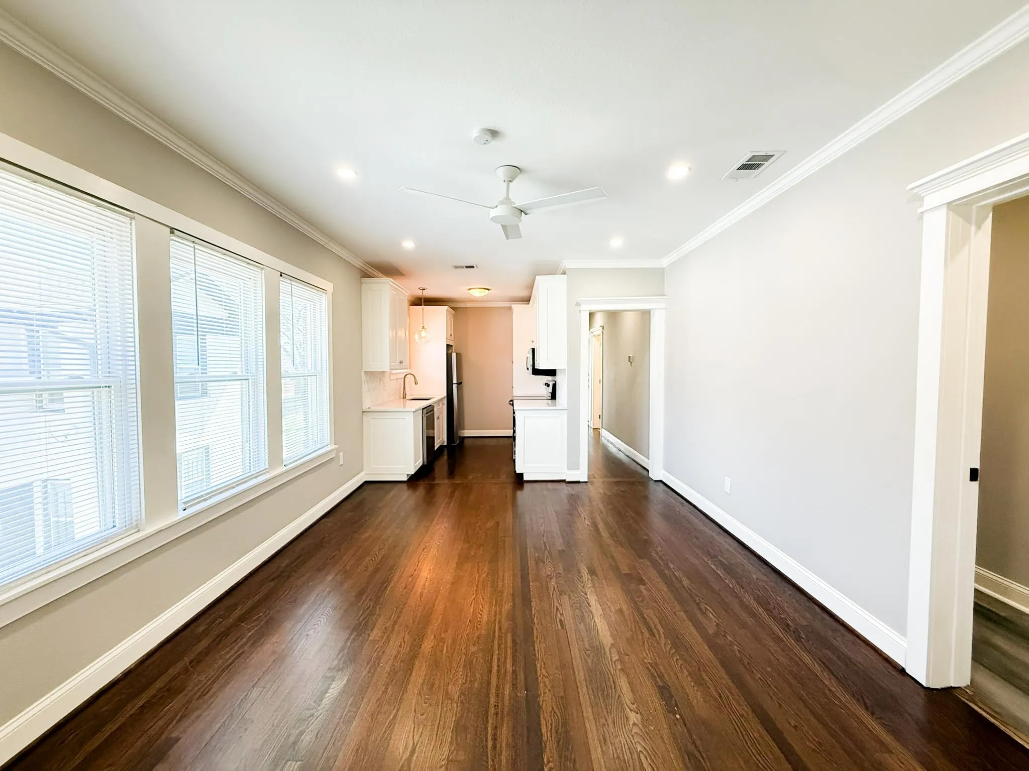 Quadruplex For Rent in Dallas County , 4114 Junius Street B, Dallas, Texas 75246, 1 Bedroom, 1 Bathroom, Garage spaces, 1,042 Sqft, built in 1924, mls#21401068, Real Estate Agent in Dallas, Homes For Rent in Dallas county, Homes For Rent in Dallas, Realtor in Dallas Texas, Real Estate Brokerage Independent Realty Texas, Luminita Cordes Realtor