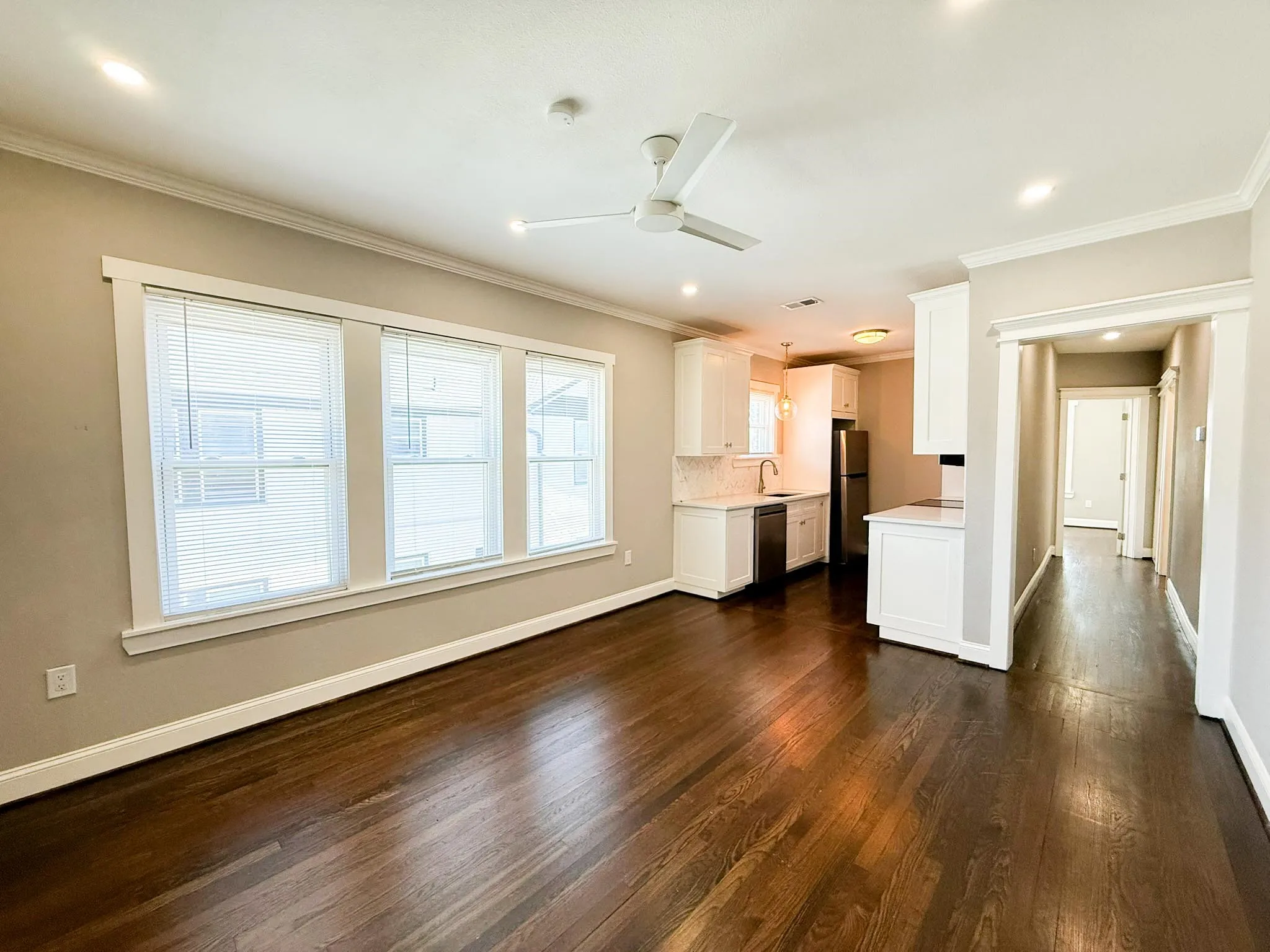 Quadruplex For Rent in Dallas County , 4114 Junius Street B, Dallas, Texas 75246, 1 Bedroom, 1 Bathroom, Garage spaces, 1,042 Sqft, built in 1924, mls#21401068, Real Estate Agent in Dallas, Homes For Rent in Dallas county, Homes For Rent in Dallas, Realtor in Dallas Texas, Real Estate Brokerage Independent Realty Texas, Luminita Cordes Realtor