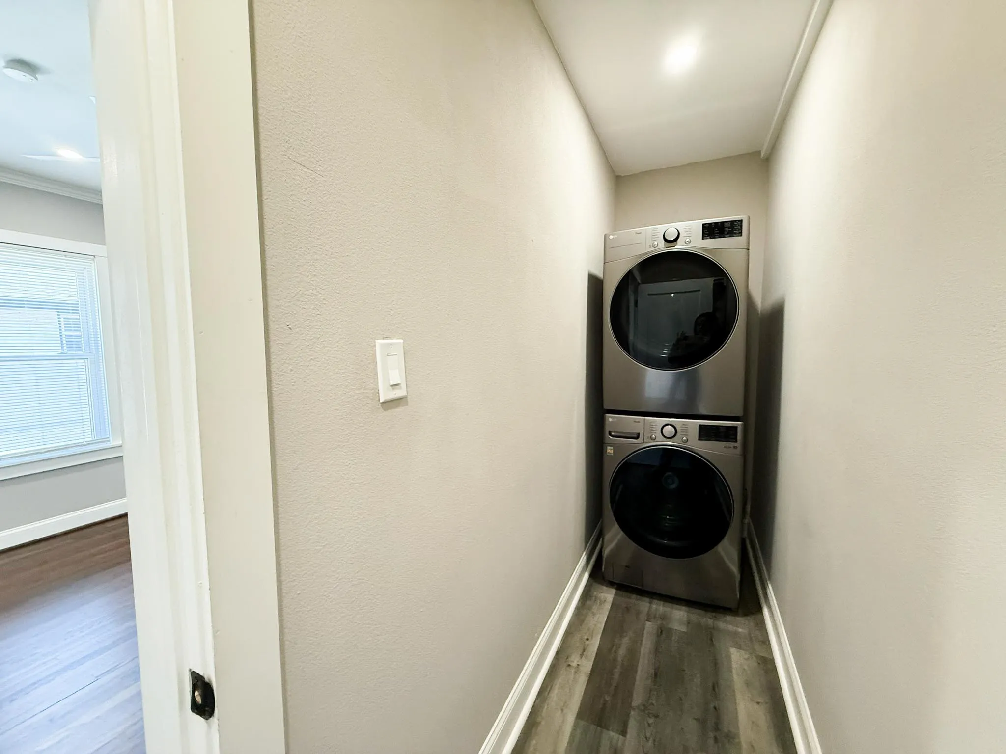 Quadruplex For Rent in Dallas County , 4114 Junius Street B, Dallas, Texas 75246, 1 Bedroom, 1 Bathroom, Garage spaces, 1,042 Sqft, built in 1924, mls#21401068, Real Estate Agent in Dallas, Homes For Rent in Dallas county, Homes For Rent in Dallas, Realtor in Dallas Texas, Real Estate Brokerage Independent Realty Texas, Luminita Cordes Realtor