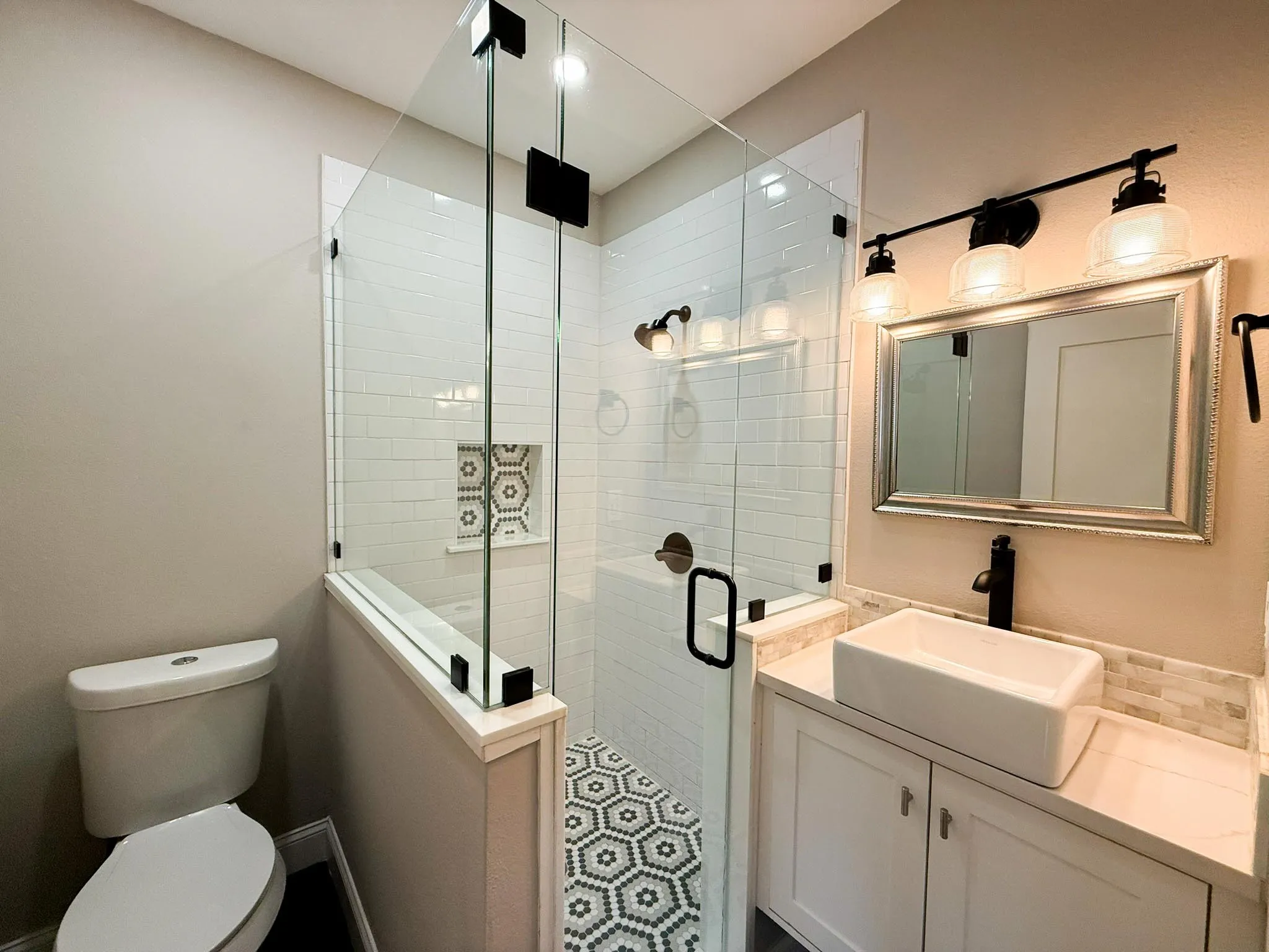 Quadruplex For Rent in Dallas County , 4114 Junius Street B, Dallas, Texas 75246, 1 Bedroom, 1 Bathroom, Garage spaces, 1,042 Sqft, built in 1924, mls#21401068, Real Estate Agent in Dallas, Homes For Rent in Dallas county, Homes For Rent in Dallas, Realtor in Dallas Texas, Real Estate Brokerage Independent Realty Texas, Luminita Cordes Realtor