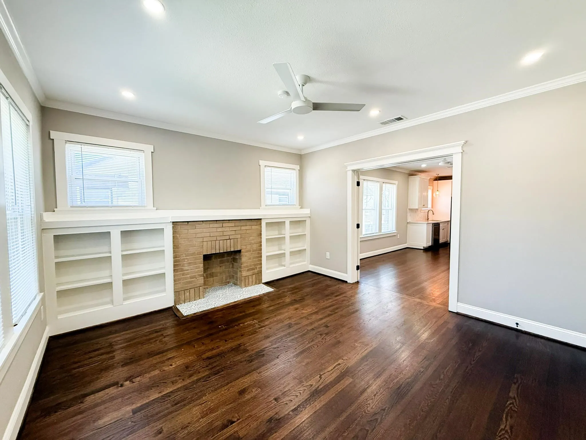 Quadruplex For Rent in Dallas County , 4114 Junius Street B, Dallas, Texas 75246, 1 Bedroom, 1 Bathroom, Garage spaces, 1,042 Sqft, built in 1924, mls#21401068, Real Estate Agent in Dallas, Homes For Rent in Dallas county, Homes For Rent in Dallas, Realtor in Dallas Texas, Real Estate Brokerage Independent Realty Texas, Luminita Cordes Realtor
