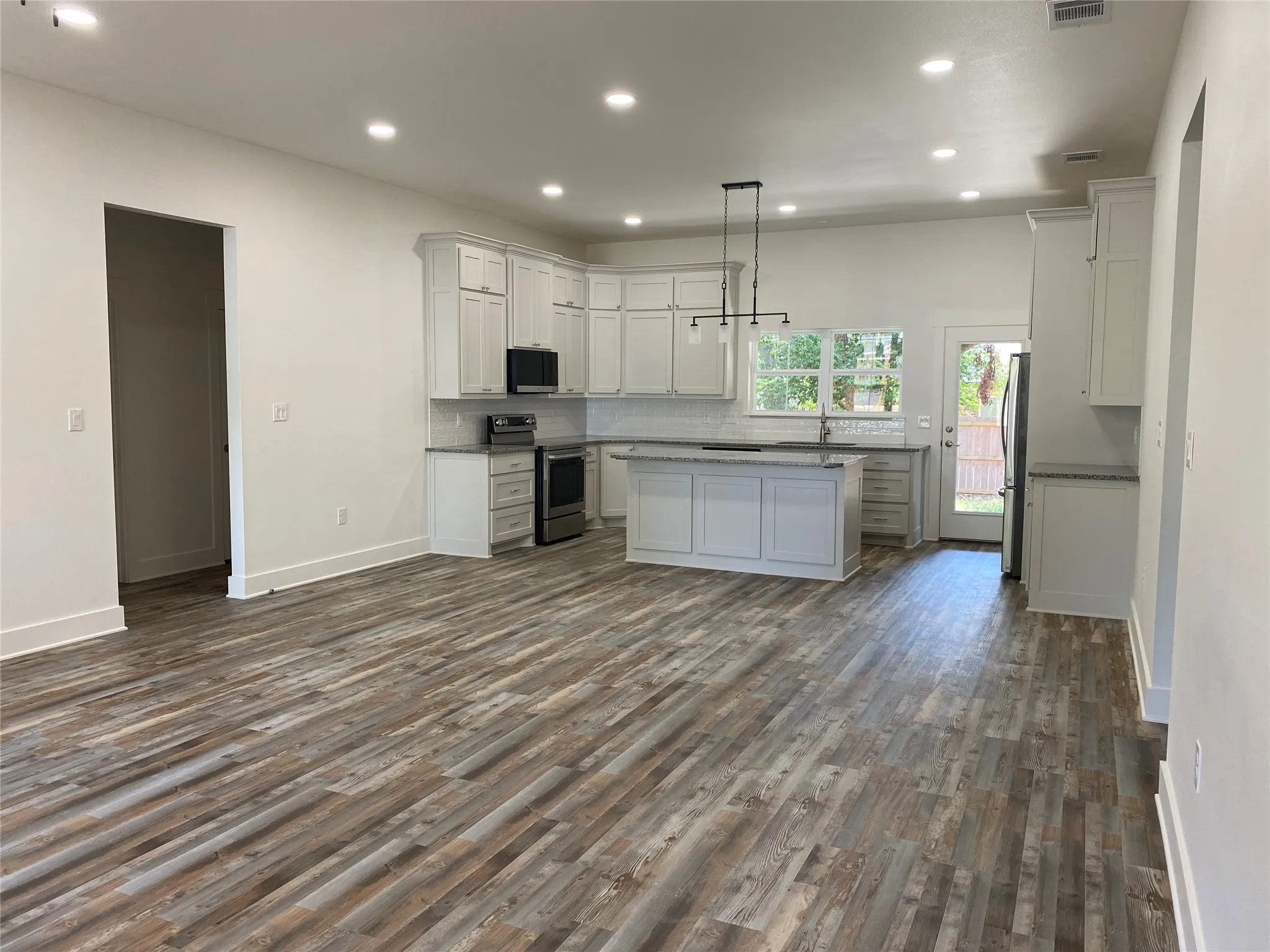 Single Family Residence For Sale in Wood County , 702 Davis Avenue, Quitman, Texas 75783, 3 Bedroom, 2 Bathroom, 2 Garage spaces, 1,521 Sqft, built in 2026, mls#21401072, Real Estate Agent in Quitman, Homes For Sale in Wood county, Homes For Sale in Quitman, Realtor in Quitman Texas, Real Estate Brokerage Independent Realty Texas, Luminita Cordes Realtor