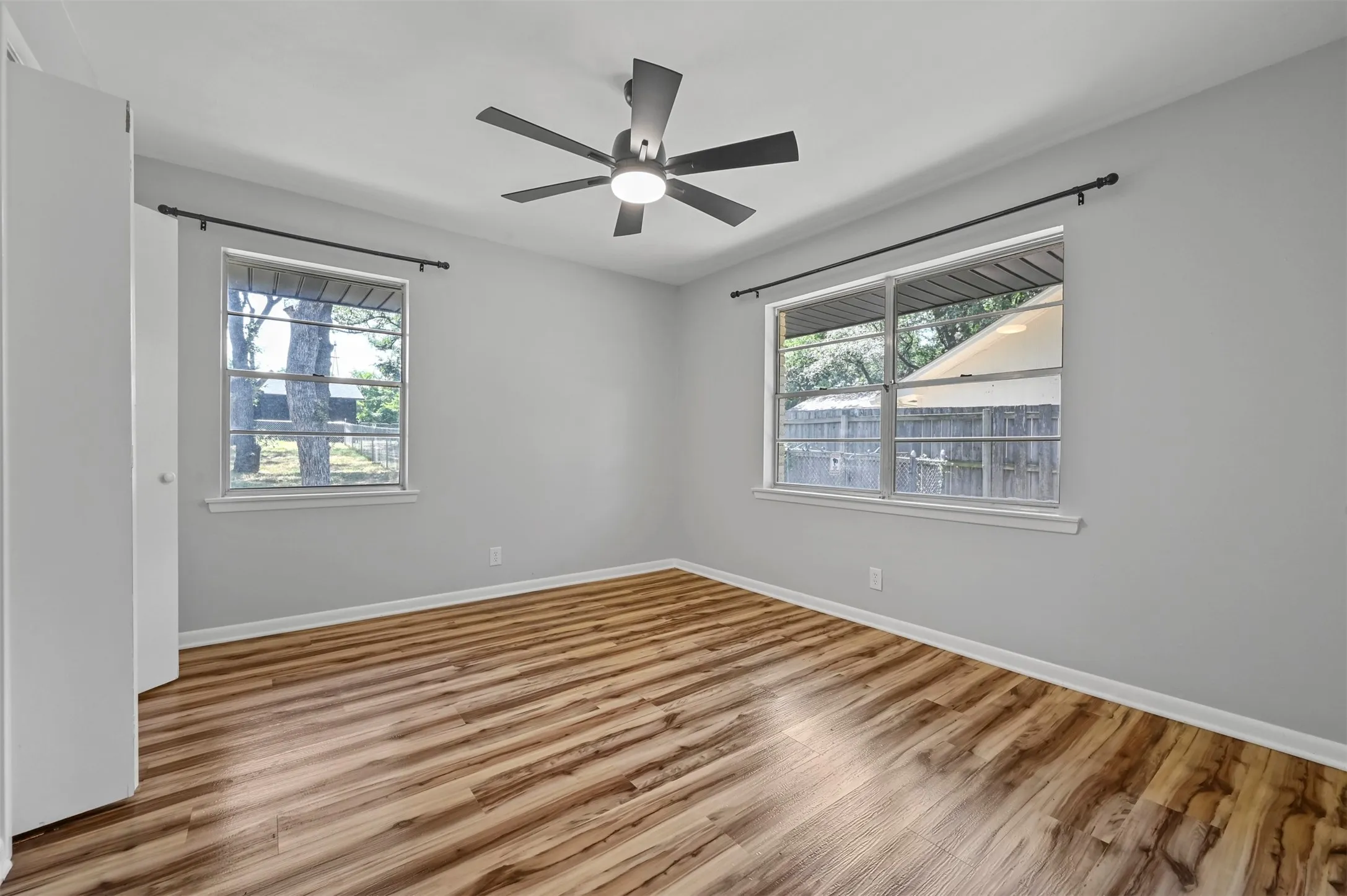 Single Family Residence For Rent in Tarrant County , 1444 Cimarron Trail, Hurst, Texas 76053, 3 Bedroom, 2 Bathroom, 2 Garage spaces, 1,706 Sqft, built in 1961, mls#21401074, Real Estate Agent in Hurst, Homes For Rent in Tarrant county, Homes For Rent in Hurst, Realtor in Hurst Texas, Real Estate Brokerage Independent Realty Texas, Luminita Cordes Realtor