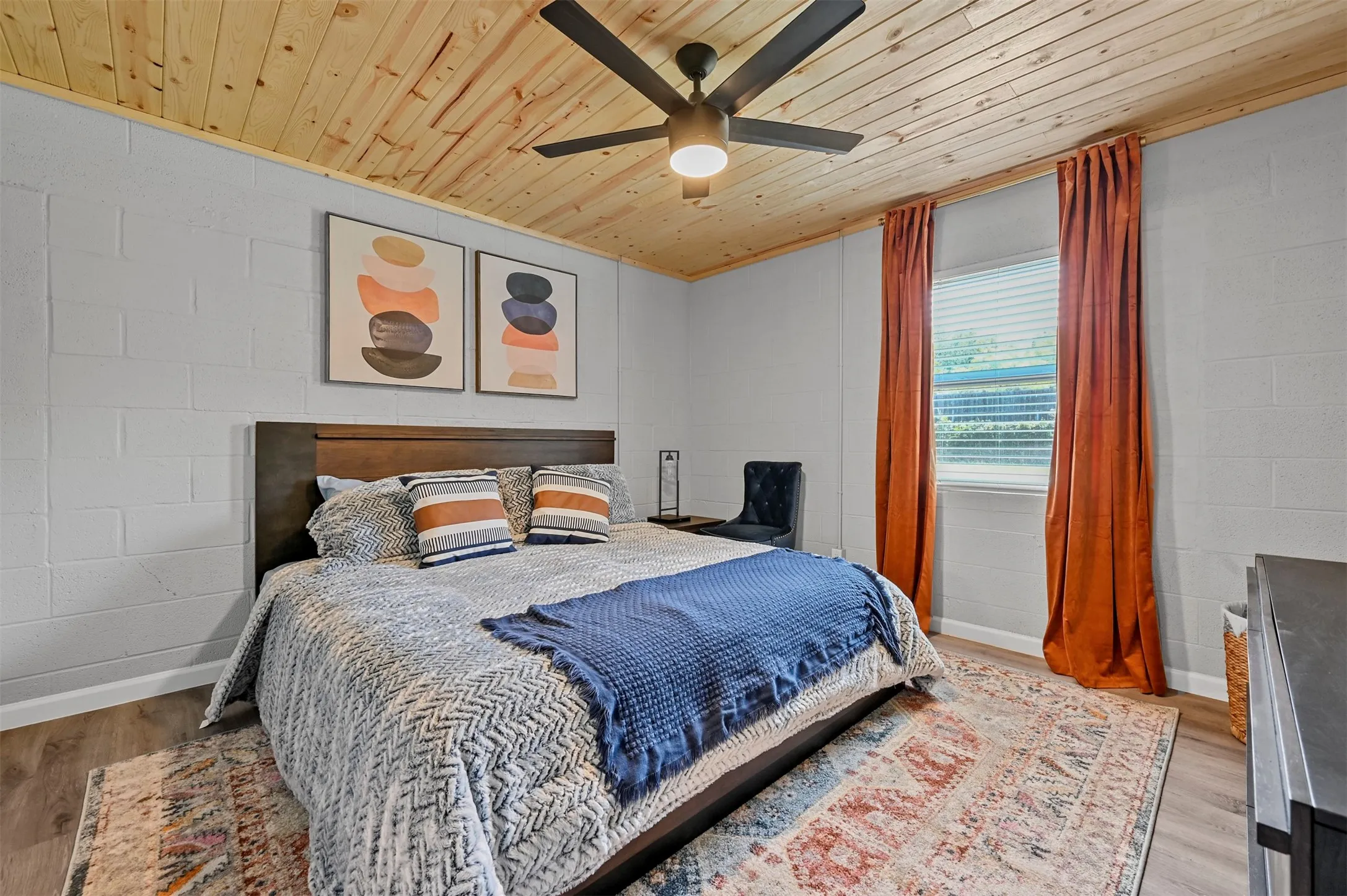 Single Family Residence For Rent in Tarrant County , 1444 Cimarron Trail, Hurst, Texas 76053, 3 Bedroom, 2 Bathroom, 2 Garage spaces, 1,706 Sqft, built in 1961, mls#21401074, Real Estate Agent in Hurst, Homes For Rent in Tarrant county, Homes For Rent in Hurst, Realtor in Hurst Texas, Real Estate Brokerage Independent Realty Texas, Luminita Cordes Realtor