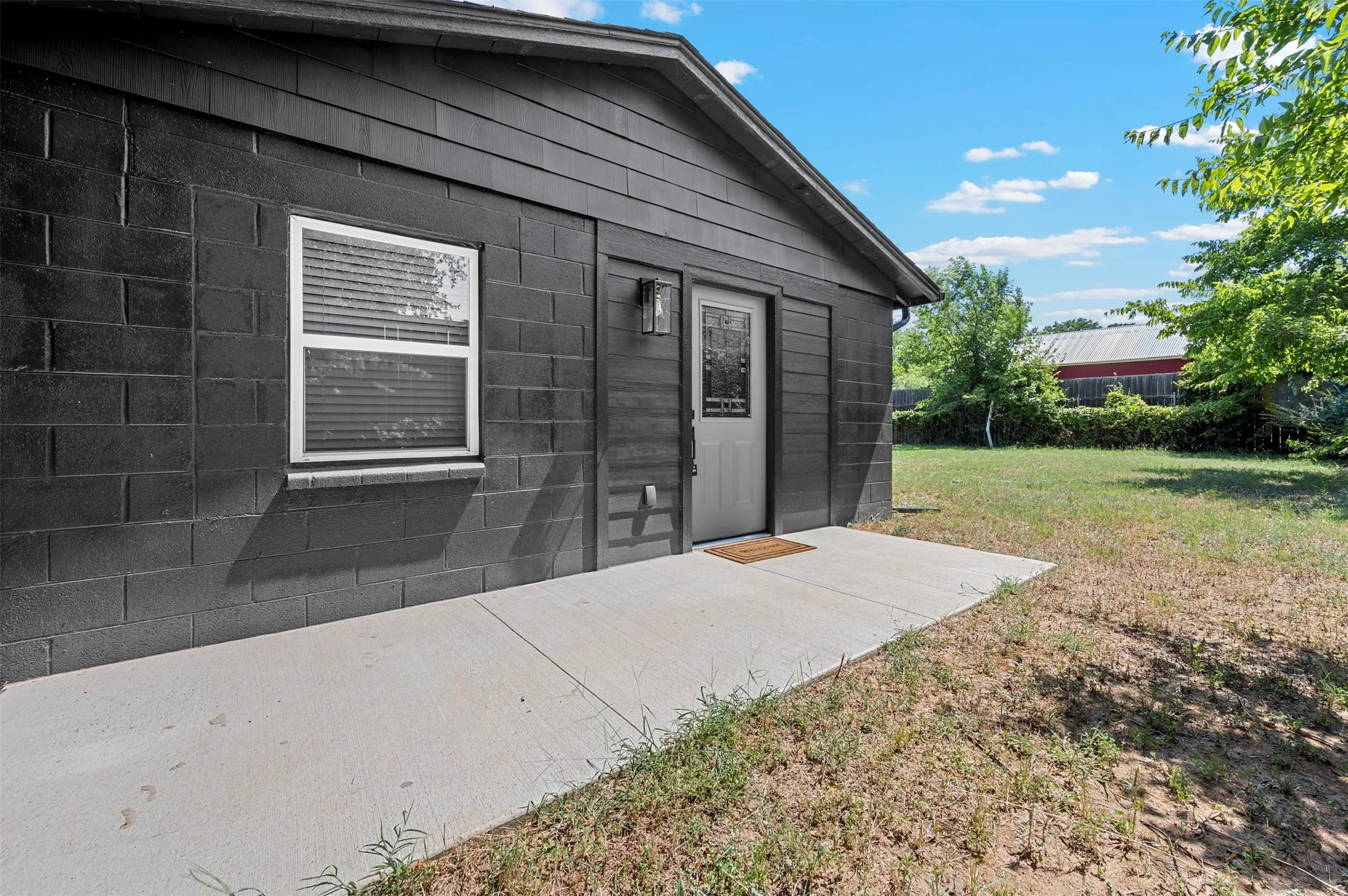 Single Family Residence For Rent in Tarrant County , 1444 Cimarron Trail, Hurst, Texas 76053, 3 Bedroom, 2 Bathroom, 2 Garage spaces, 1,706 Sqft, built in 1961, mls#21401074, Real Estate Agent in Hurst, Homes For Rent in Tarrant county, Homes For Rent in Hurst, Realtor in Hurst Texas, Real Estate Brokerage Independent Realty Texas, Luminita Cordes Realtor