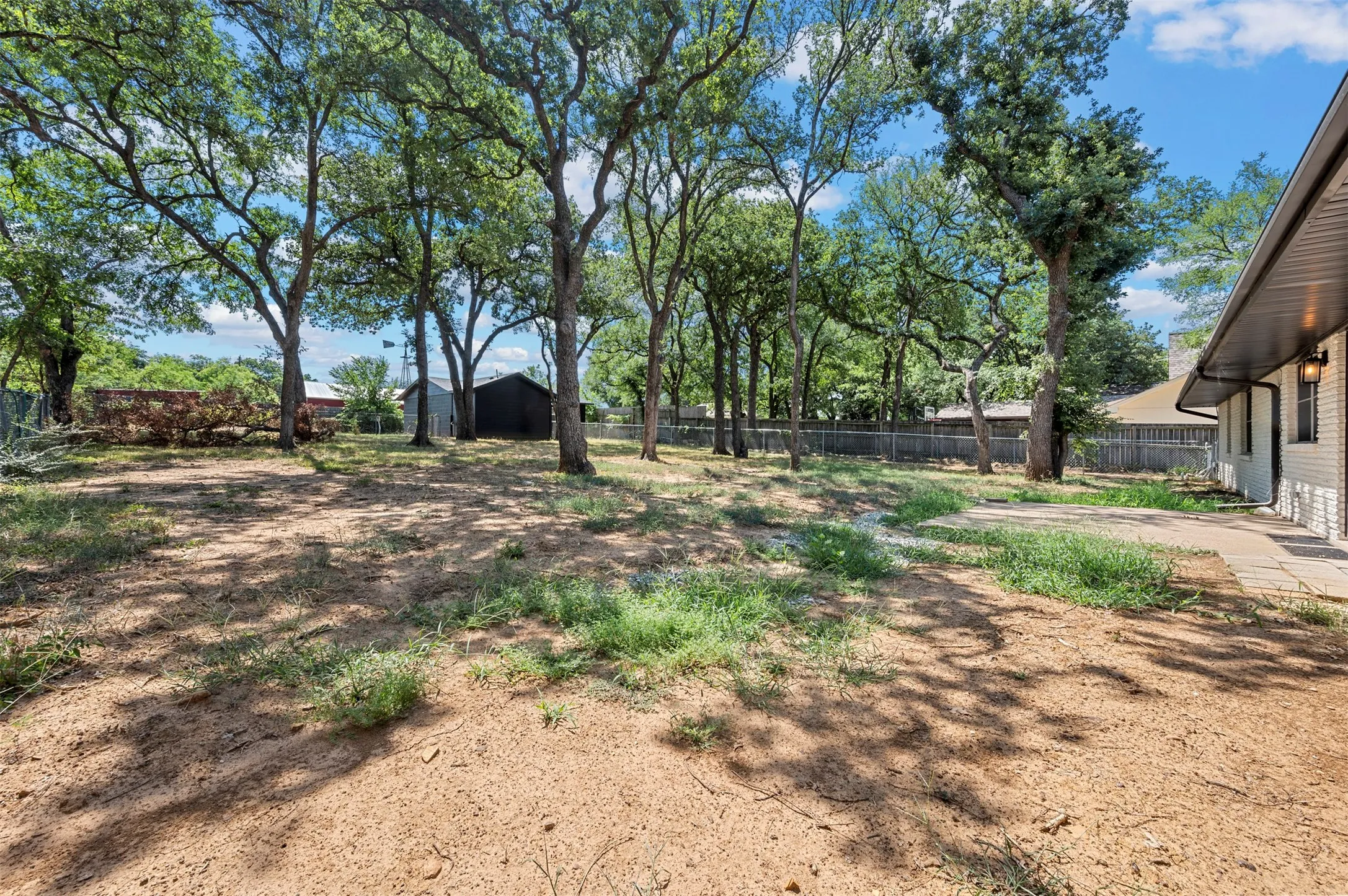 Single Family Residence For Rent in Tarrant County , 1444 Cimarron Trail, Hurst, Texas 76053, 3 Bedroom, 2 Bathroom, 2 Garage spaces, 1,706 Sqft, built in 1961, mls#21401074, Real Estate Agent in Hurst, Homes For Rent in Tarrant county, Homes For Rent in Hurst, Realtor in Hurst Texas, Real Estate Brokerage Independent Realty Texas, Luminita Cordes Realtor