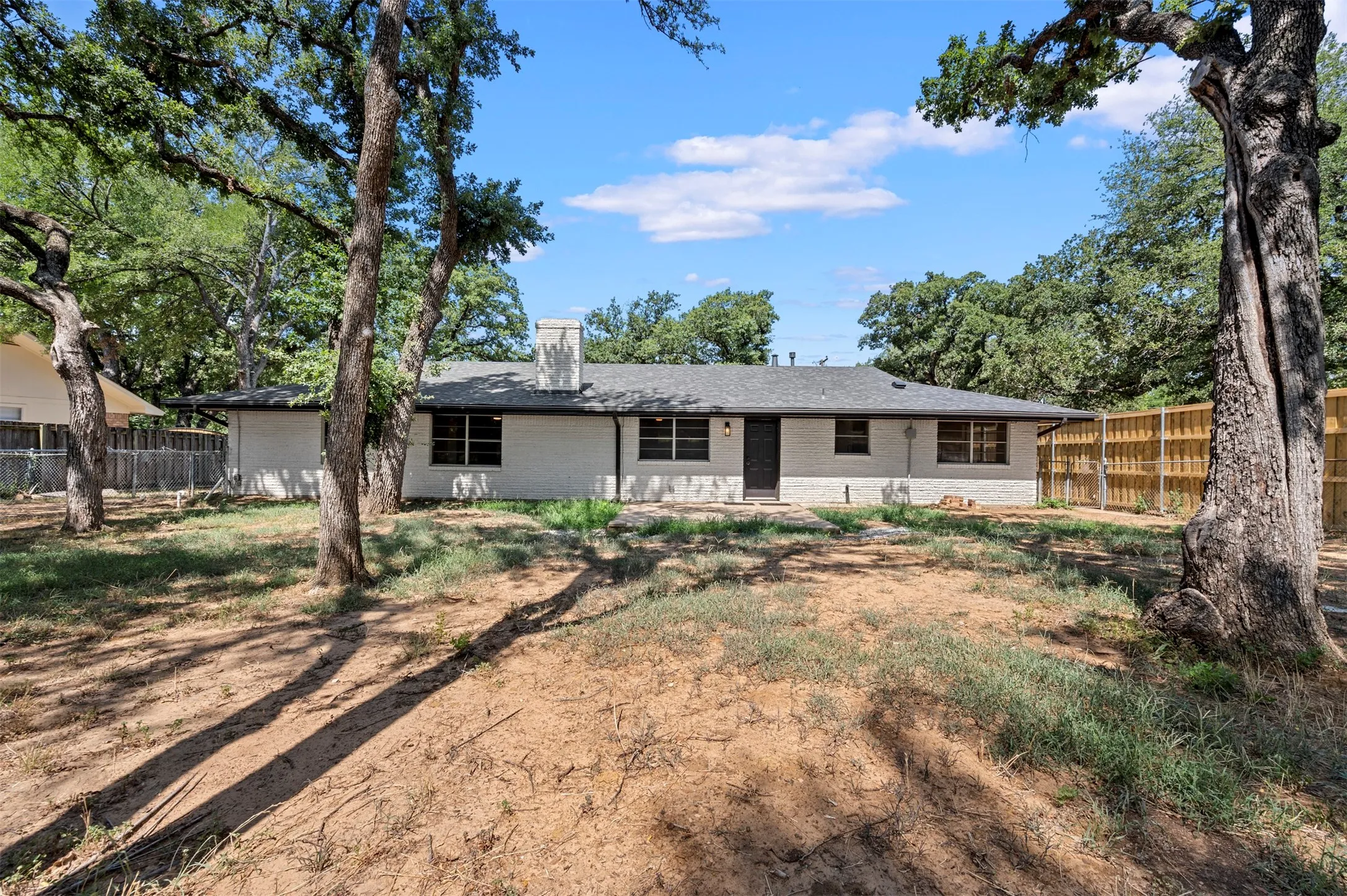 Single Family Residence For Rent in Tarrant County , 1444 Cimarron Trail, Hurst, Texas 76053, 3 Bedroom, 2 Bathroom, 2 Garage spaces, 1,706 Sqft, built in 1961, mls#21401074, Real Estate Agent in Hurst, Homes For Rent in Tarrant county, Homes For Rent in Hurst, Realtor in Hurst Texas, Real Estate Brokerage Independent Realty Texas, Luminita Cordes Realtor