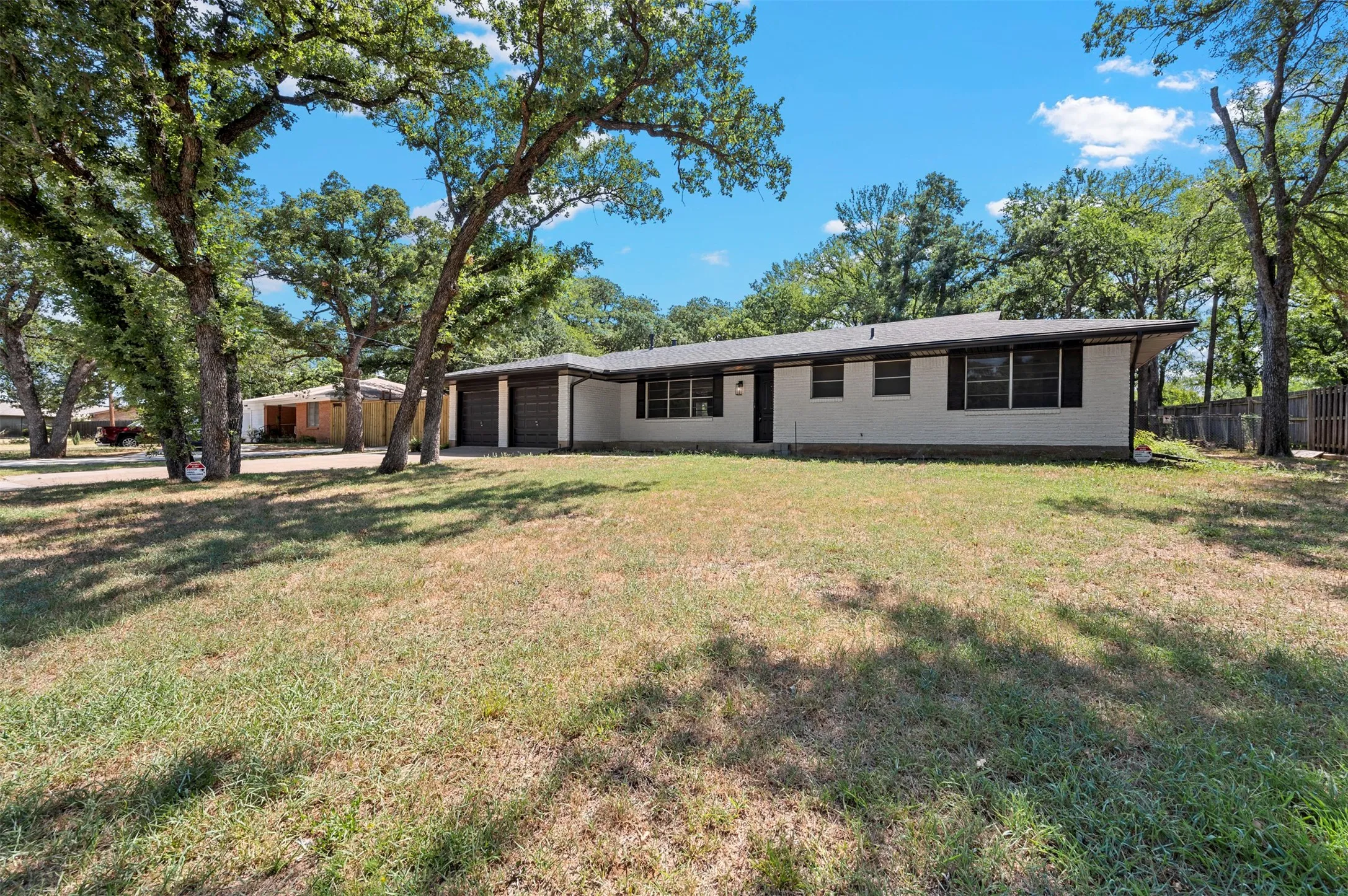 Single Family Residence For Rent in Tarrant County , 1444 Cimarron Trail, Hurst, Texas 76053, 3 Bedroom, 2 Bathroom, 2 Garage spaces, 1,706 Sqft, built in 1961, mls#21401074, Real Estate Agent in Hurst, Homes For Rent in Tarrant county, Homes For Rent in Hurst, Realtor in Hurst Texas, Real Estate Brokerage Independent Realty Texas, Luminita Cordes Realtor