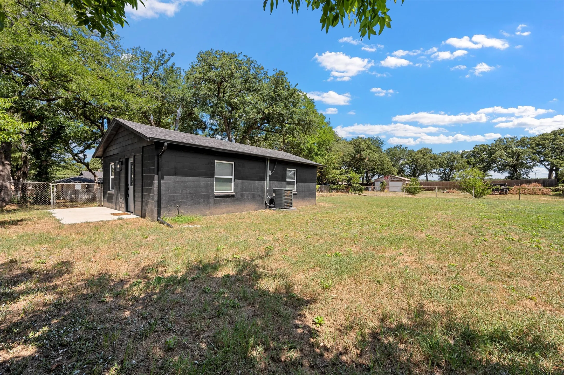 Single Family Residence For Rent in Tarrant County , 1444 Cimarron Trail, Hurst, Texas 76053, 3 Bedroom, 2 Bathroom, 2 Garage spaces, 1,706 Sqft, built in 1961, mls#21401074, Real Estate Agent in Hurst, Homes For Rent in Tarrant county, Homes For Rent in Hurst, Realtor in Hurst Texas, Real Estate Brokerage Independent Realty Texas, Luminita Cordes Realtor