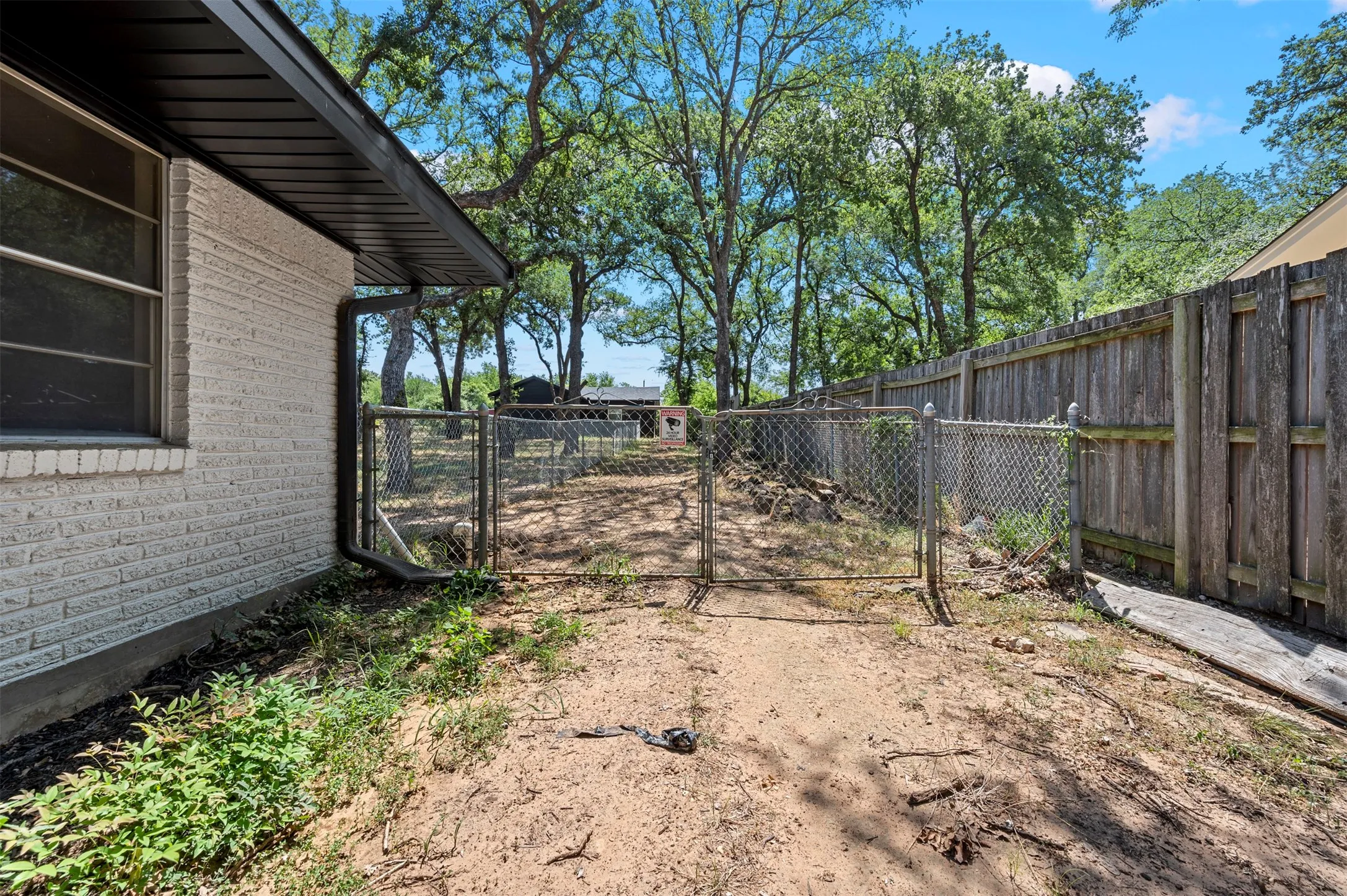 Single Family Residence For Rent in Tarrant County , 1444 Cimarron Trail, Hurst, Texas 76053, 3 Bedroom, 2 Bathroom, 2 Garage spaces, 1,706 Sqft, built in 1961, mls#21401074, Real Estate Agent in Hurst, Homes For Rent in Tarrant county, Homes For Rent in Hurst, Realtor in Hurst Texas, Real Estate Brokerage Independent Realty Texas, Luminita Cordes Realtor