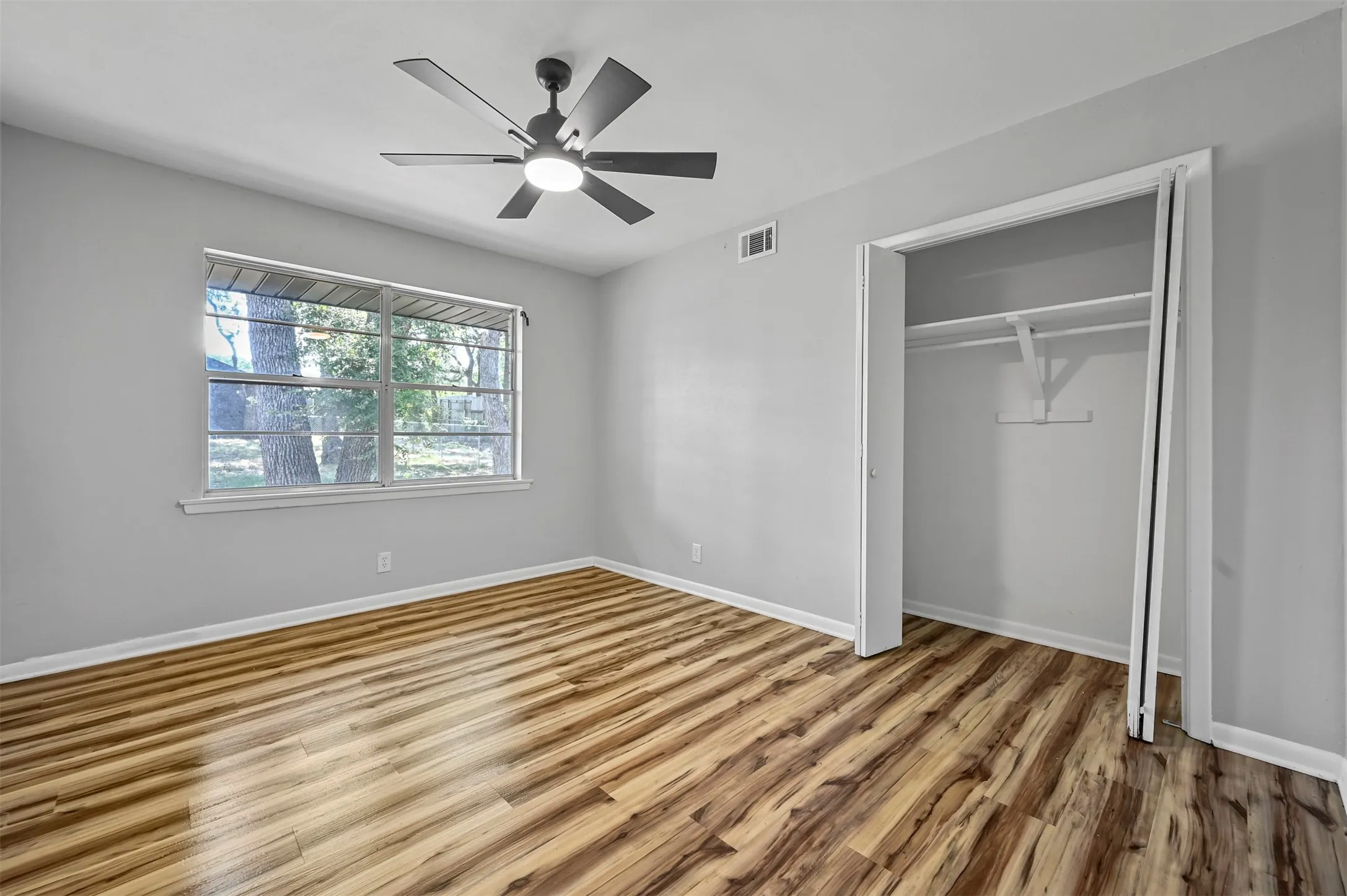 Single Family Residence For Rent in Tarrant County , 1444 Cimarron Trail, Hurst, Texas 76053, 3 Bedroom, 2 Bathroom, 2 Garage spaces, 1,706 Sqft, built in 1961, mls#21401074, Real Estate Agent in Hurst, Homes For Rent in Tarrant county, Homes For Rent in Hurst, Realtor in Hurst Texas, Real Estate Brokerage Independent Realty Texas, Luminita Cordes Realtor