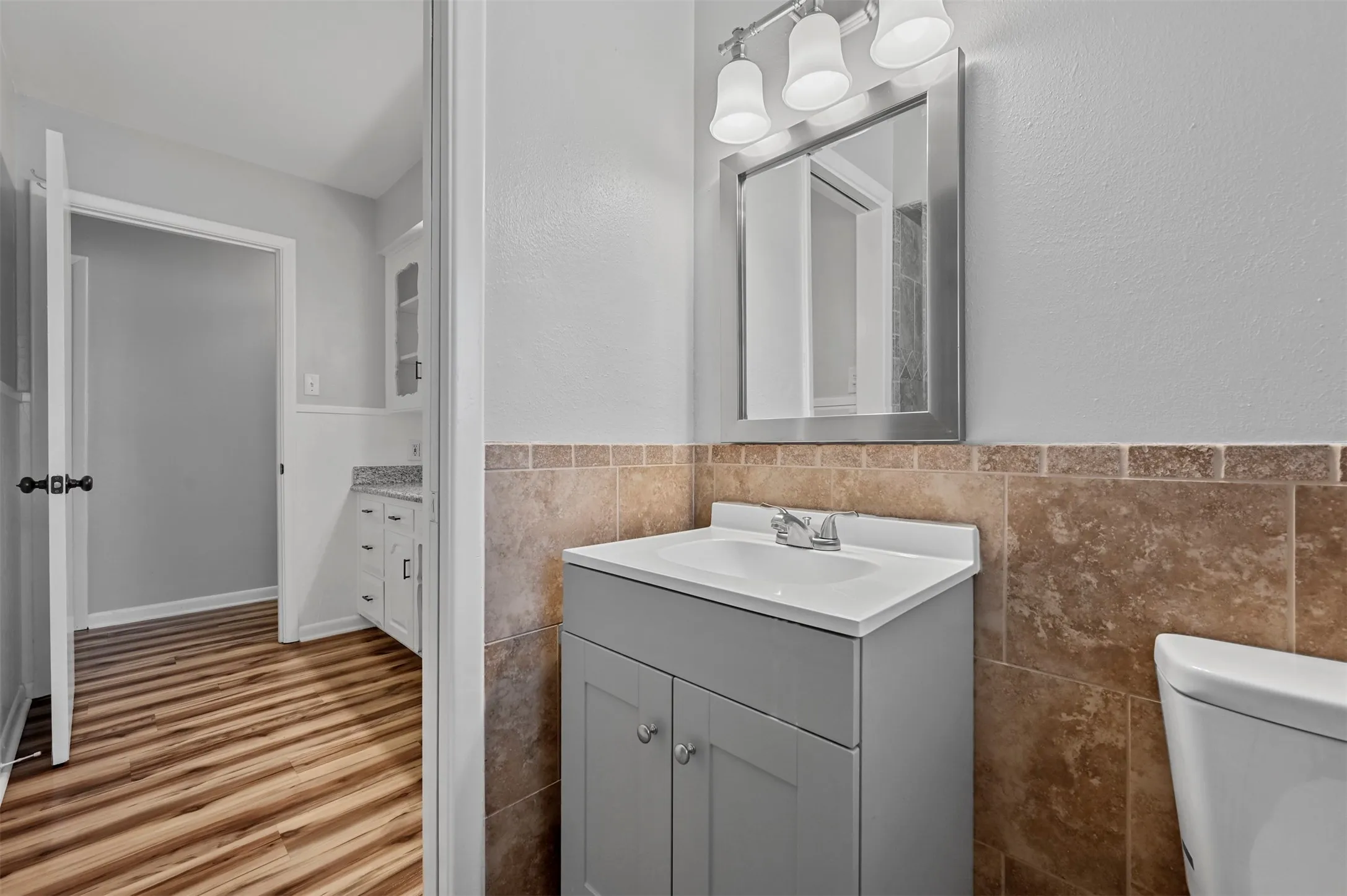 Single Family Residence For Rent in Tarrant County , 1444 Cimarron Trail, Hurst, Texas 76053, 3 Bedroom, 2 Bathroom, 2 Garage spaces, 1,706 Sqft, built in 1961, mls#21401074, Real Estate Agent in Hurst, Homes For Rent in Tarrant county, Homes For Rent in Hurst, Realtor in Hurst Texas, Real Estate Brokerage Independent Realty Texas, Luminita Cordes Realtor