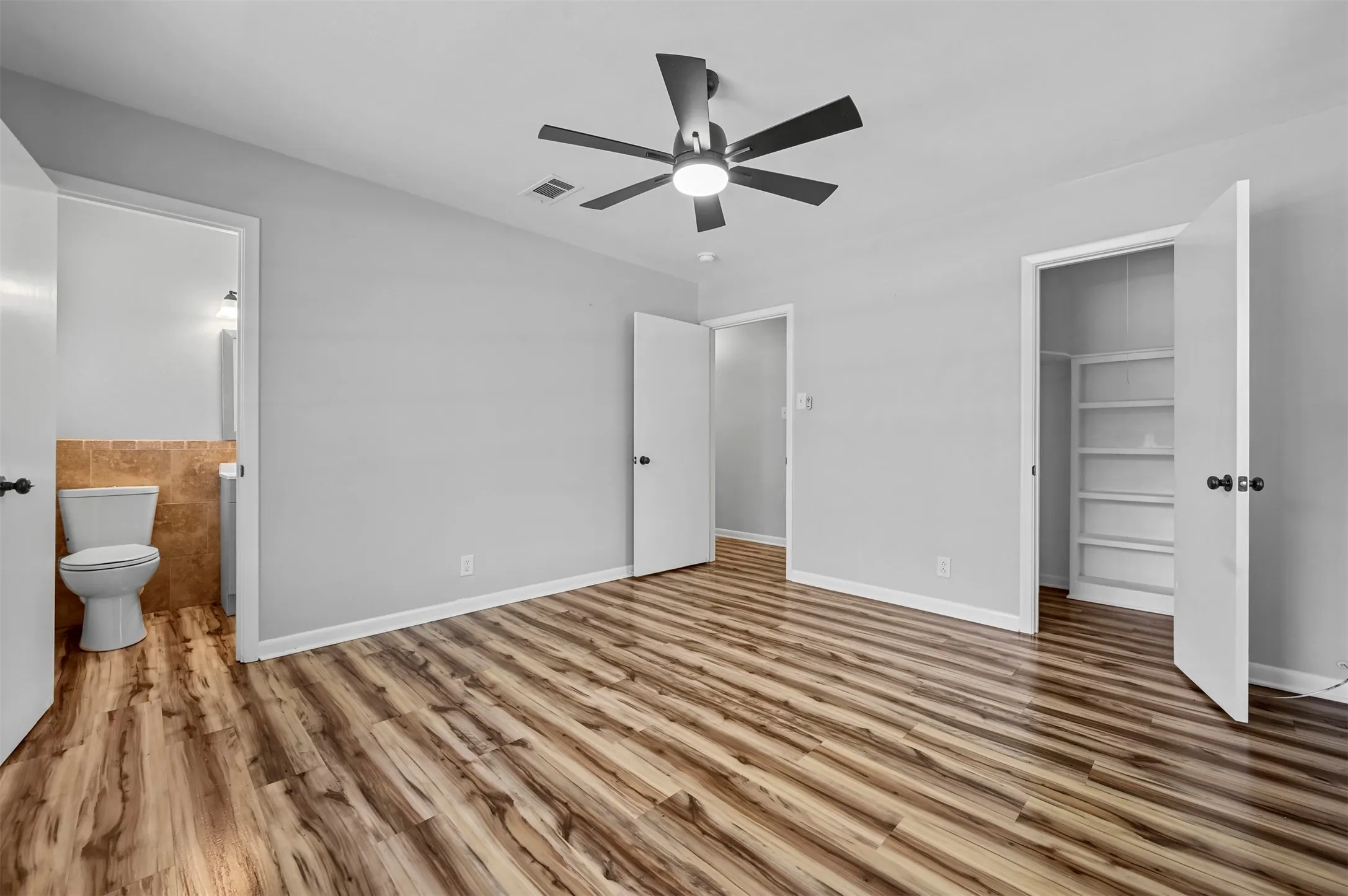 Single Family Residence For Rent in Tarrant County , 1444 Cimarron Trail, Hurst, Texas 76053, 3 Bedroom, 2 Bathroom, 2 Garage spaces, 1,706 Sqft, built in 1961, mls#21401074, Real Estate Agent in Hurst, Homes For Rent in Tarrant county, Homes For Rent in Hurst, Realtor in Hurst Texas, Real Estate Brokerage Independent Realty Texas, Luminita Cordes Realtor