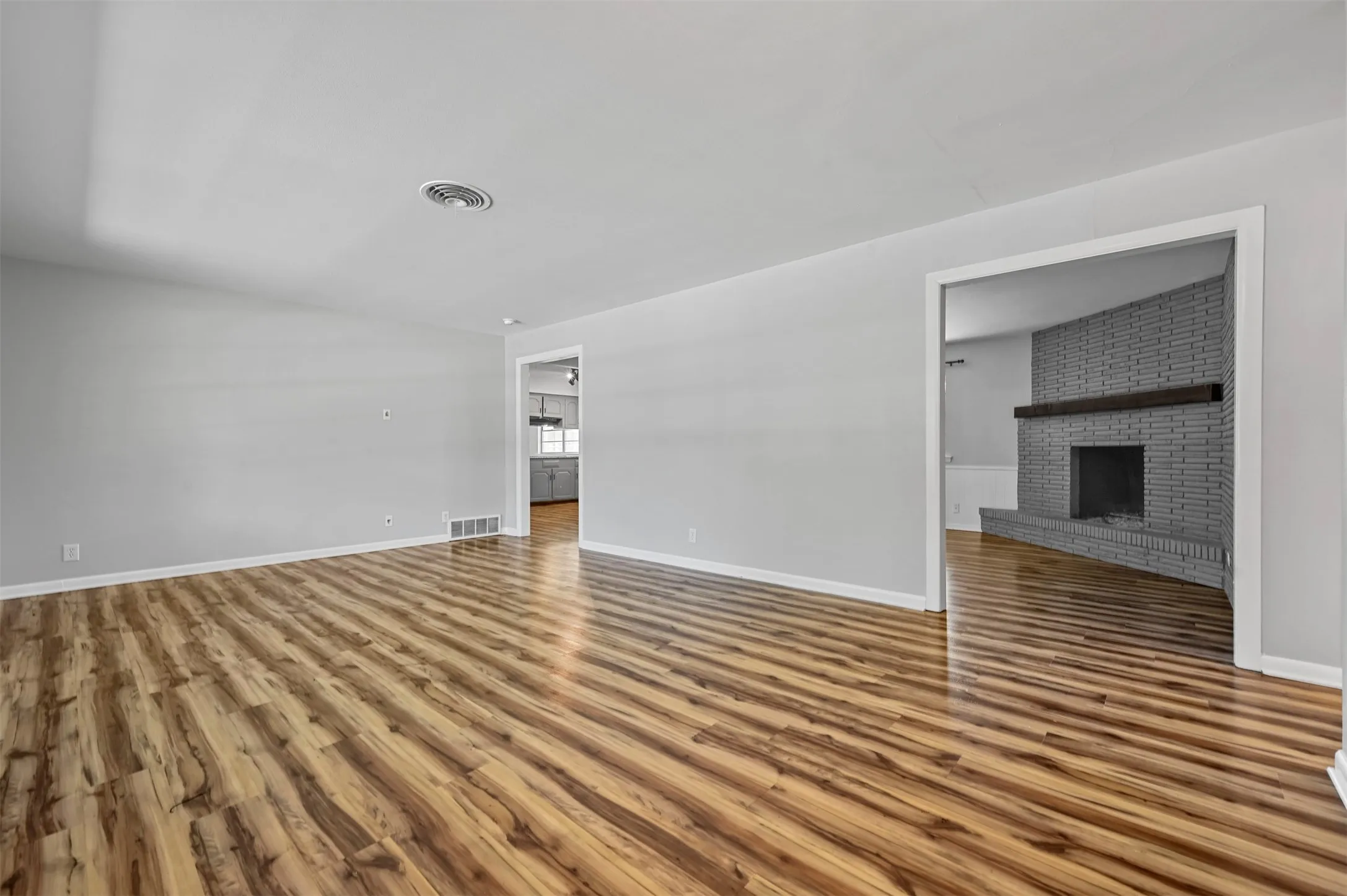 Single Family Residence For Rent in Tarrant County , 1444 Cimarron Trail, Hurst, Texas 76053, 3 Bedroom, 2 Bathroom, 2 Garage spaces, 1,706 Sqft, built in 1961, mls#21401074, Real Estate Agent in Hurst, Homes For Rent in Tarrant county, Homes For Rent in Hurst, Realtor in Hurst Texas, Real Estate Brokerage Independent Realty Texas, Luminita Cordes Realtor