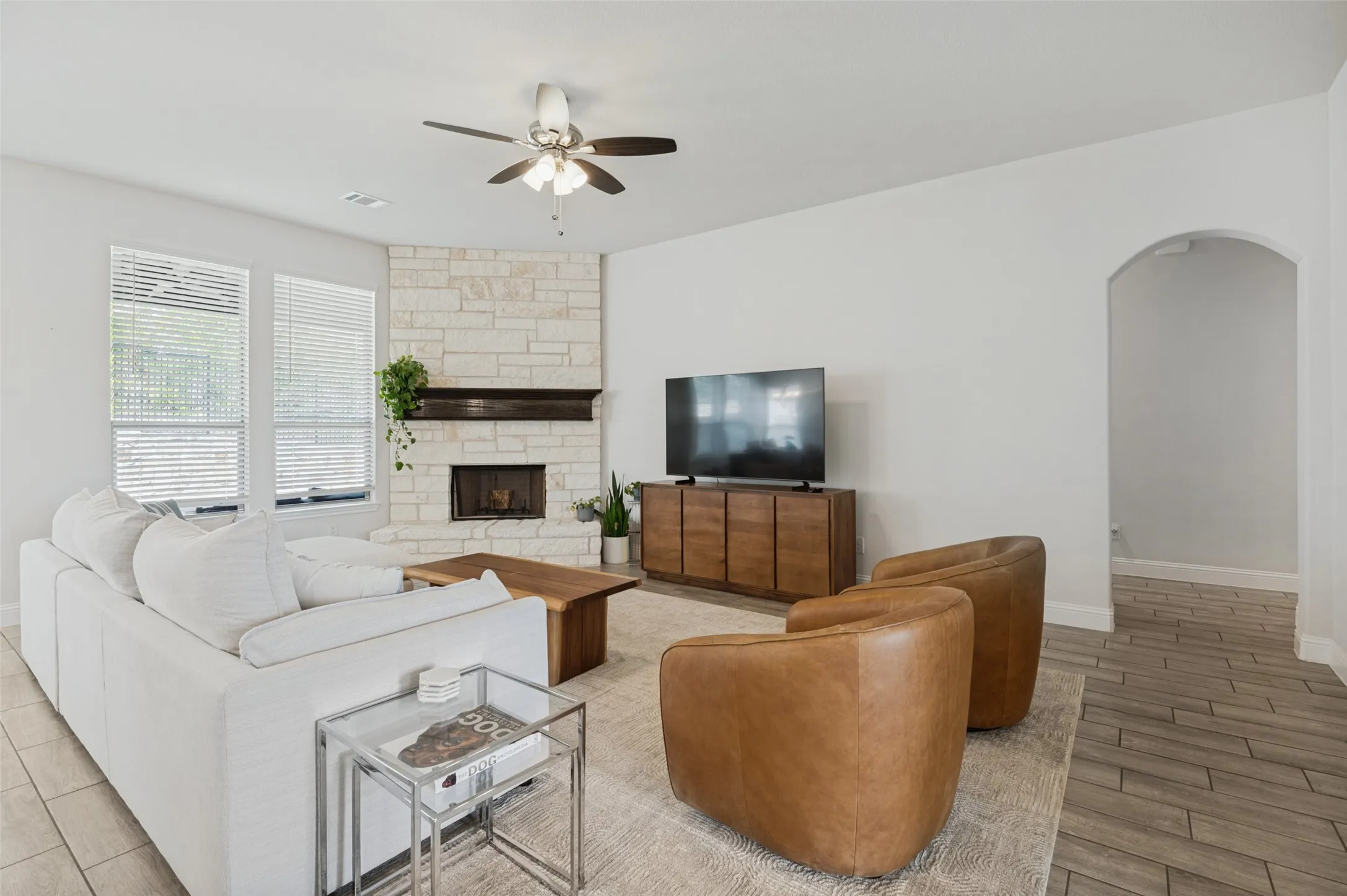Single Family Residence For Sale in Ellis County , 709 Winecup Way, Midlothian, Texas 76065, 3 Bedroom, 2 Bathroom, 2 Garage spaces, 2,270 Sqft, built in 2023, mls#21400587, Real Estate Agent in Midlothian, Homes For Sale in Ellis county, Homes For Sale in Midlothian, Realtor in Midlothian Texas, Real Estate Brokerage Independent Realty Texas, Luminita Cordes Realtor