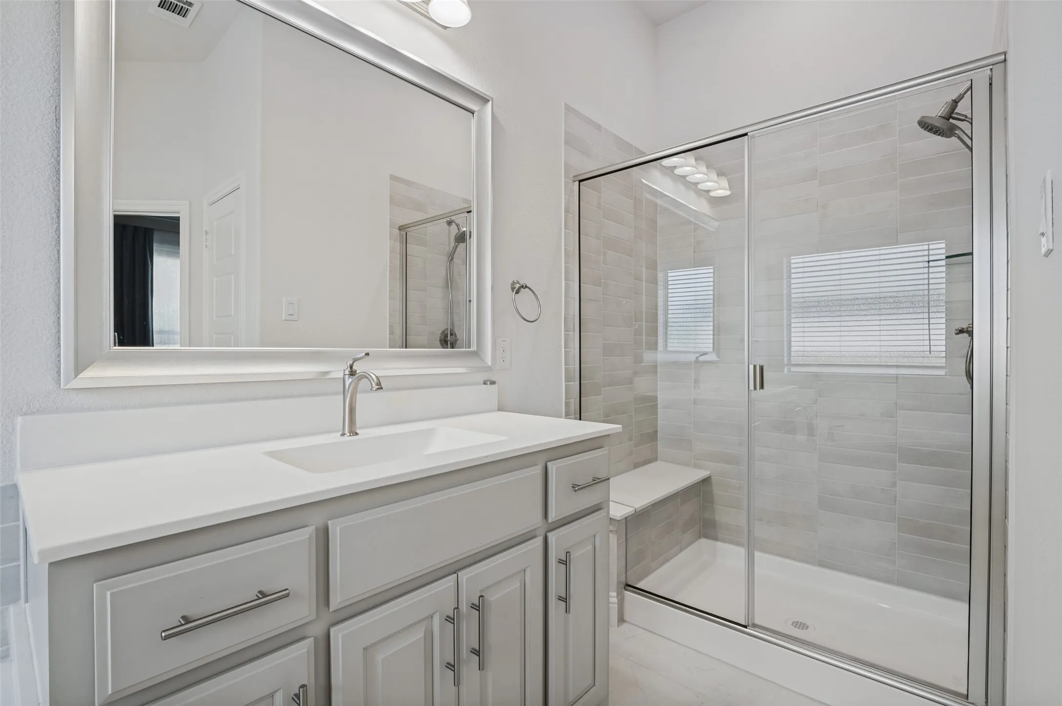 Single Family Residence For Sale in Ellis County , 709 Winecup Way, Midlothian, Texas 76065, 3 Bedroom, 2 Bathroom, 2 Garage spaces, 2,270 Sqft, built in 2023, mls#21400587, Real Estate Agent in Midlothian, Homes For Sale in Ellis county, Homes For Sale in Midlothian, Realtor in Midlothian Texas, Real Estate Brokerage Independent Realty Texas, Luminita Cordes Realtor