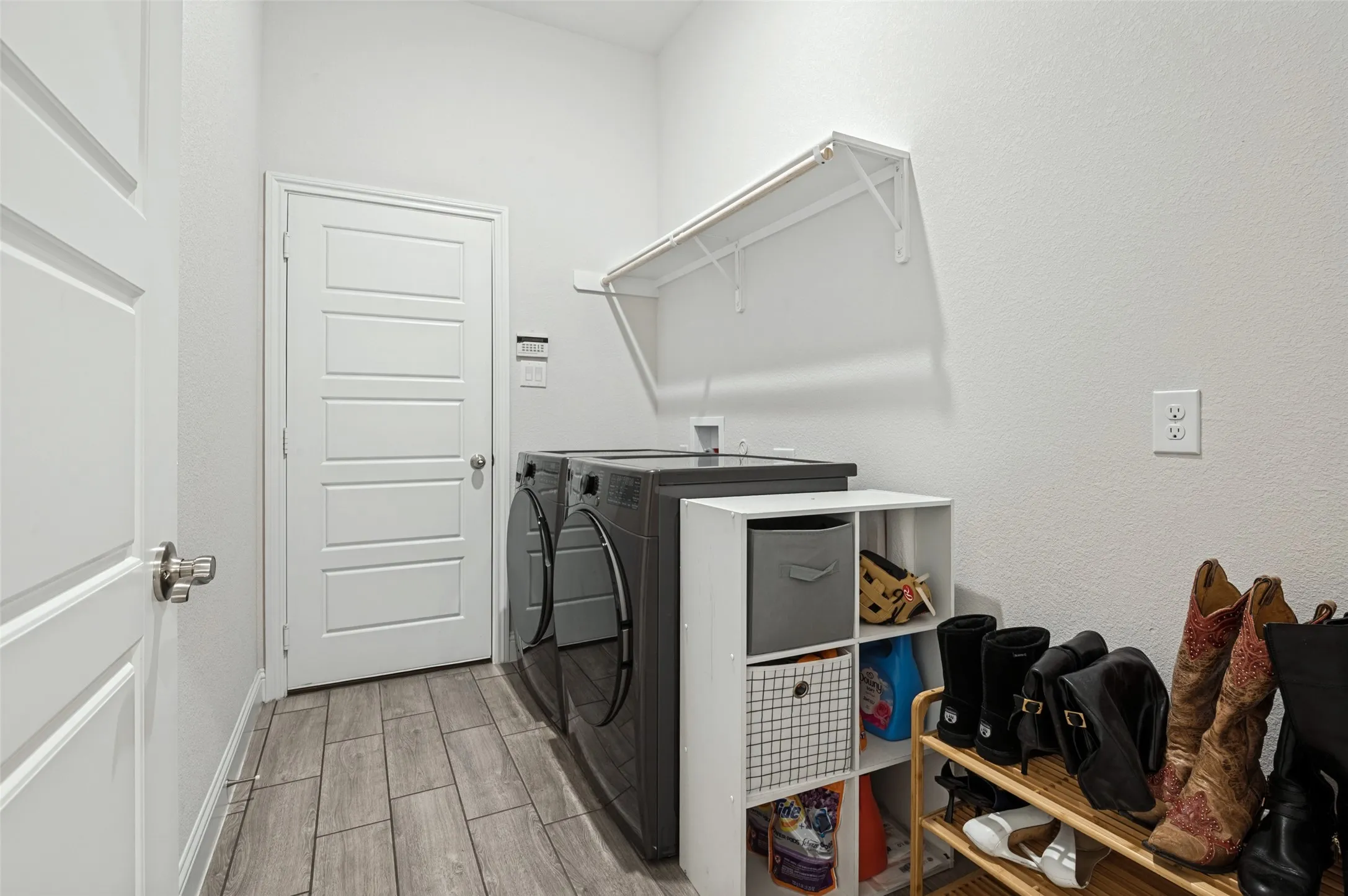 Single Family Residence For Sale in Ellis County , 709 Winecup Way, Midlothian, Texas 76065, 3 Bedroom, 2 Bathroom, 2 Garage spaces, 2,270 Sqft, built in 2023, mls#21400587, Real Estate Agent in Midlothian, Homes For Sale in Ellis county, Homes For Sale in Midlothian, Realtor in Midlothian Texas, Real Estate Brokerage Independent Realty Texas, Luminita Cordes Realtor
