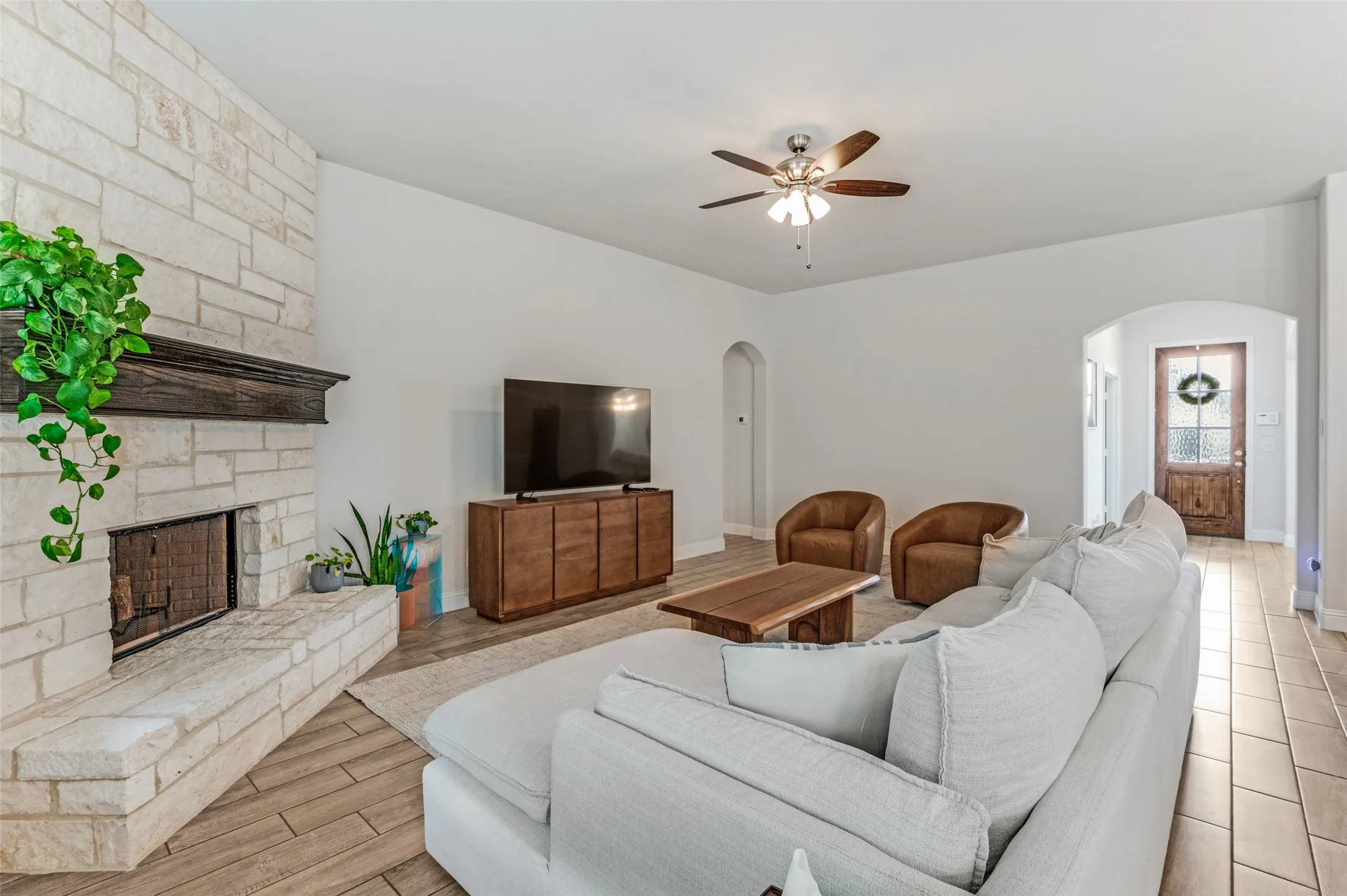 Single Family Residence For Sale in Ellis County , 709 Winecup Way, Midlothian, Texas 76065, 3 Bedroom, 2 Bathroom, 2 Garage spaces, 2,270 Sqft, built in 2023, mls#21400587, Real Estate Agent in Midlothian, Homes For Sale in Ellis county, Homes For Sale in Midlothian, Realtor in Midlothian Texas, Real Estate Brokerage Independent Realty Texas, Luminita Cordes Realtor