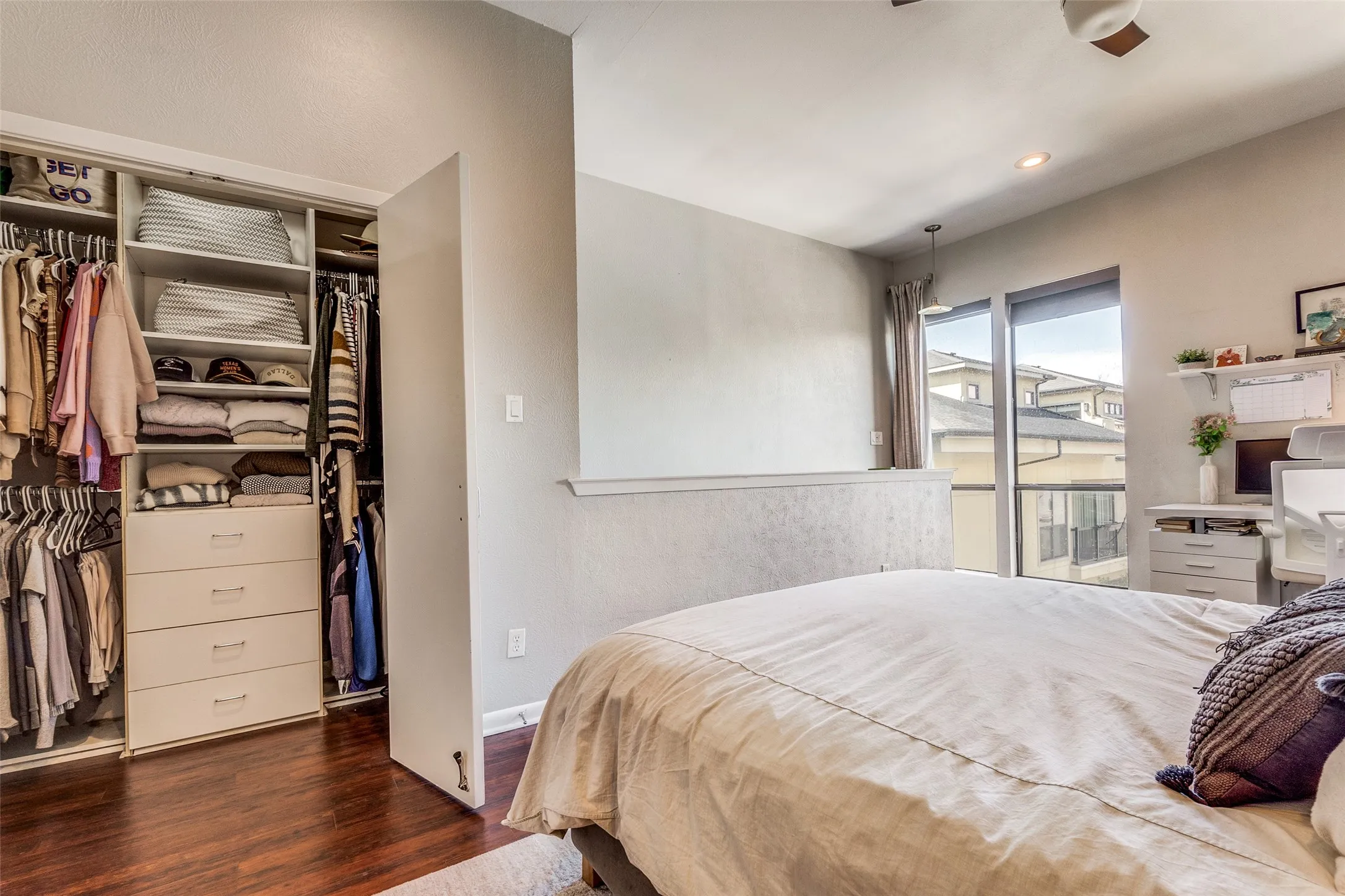 Condominium For Rent in Dallas County , 3907 Throckmorton Street 2, Dallas, Texas 75219, 1 Bedroom, 2 Bathroom, 1 Garage spaces, 787 Sqft, built in 1983, mls#21397830, Real Estate Agent in Dallas, Homes For Rent in Dallas county, Homes For Rent in Dallas, Realtor in Dallas Texas, Real Estate Brokerage Independent Realty Texas, Luminita Cordes Realtor