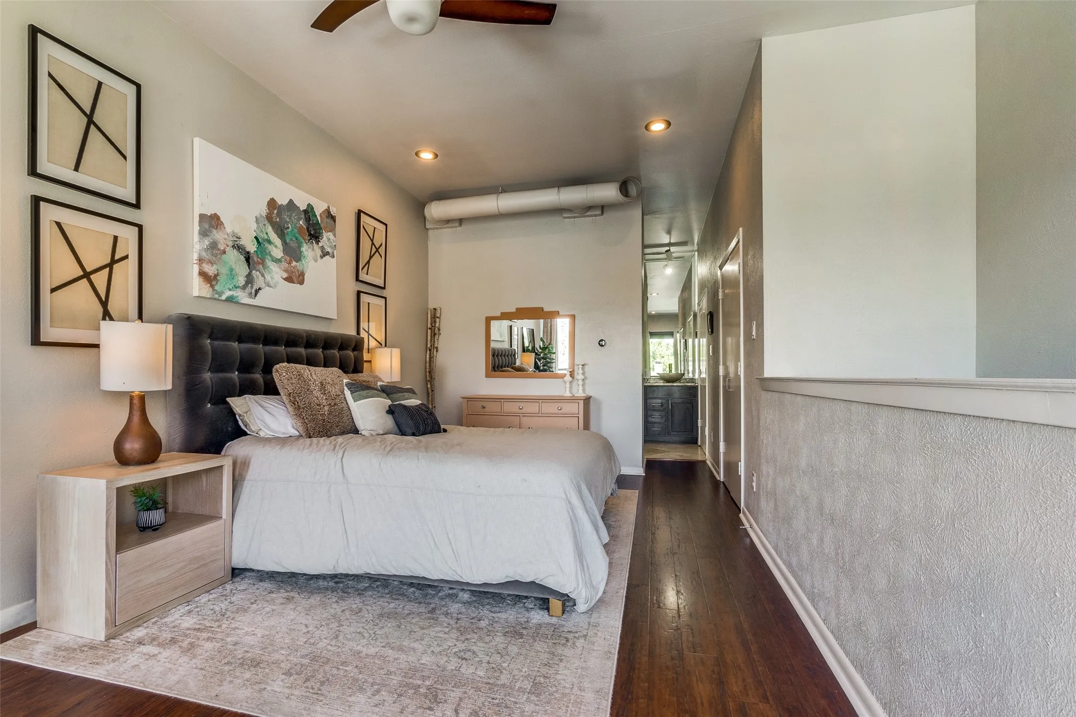 Condominium For Rent in Dallas County , 3907 Throckmorton Street 2, Dallas, Texas 75219, 1 Bedroom, 2 Bathroom, 1 Garage spaces, 787 Sqft, built in 1983, mls#21397830, Real Estate Agent in Dallas, Homes For Rent in Dallas county, Homes For Rent in Dallas, Realtor in Dallas Texas, Real Estate Brokerage Independent Realty Texas, Luminita Cordes Realtor