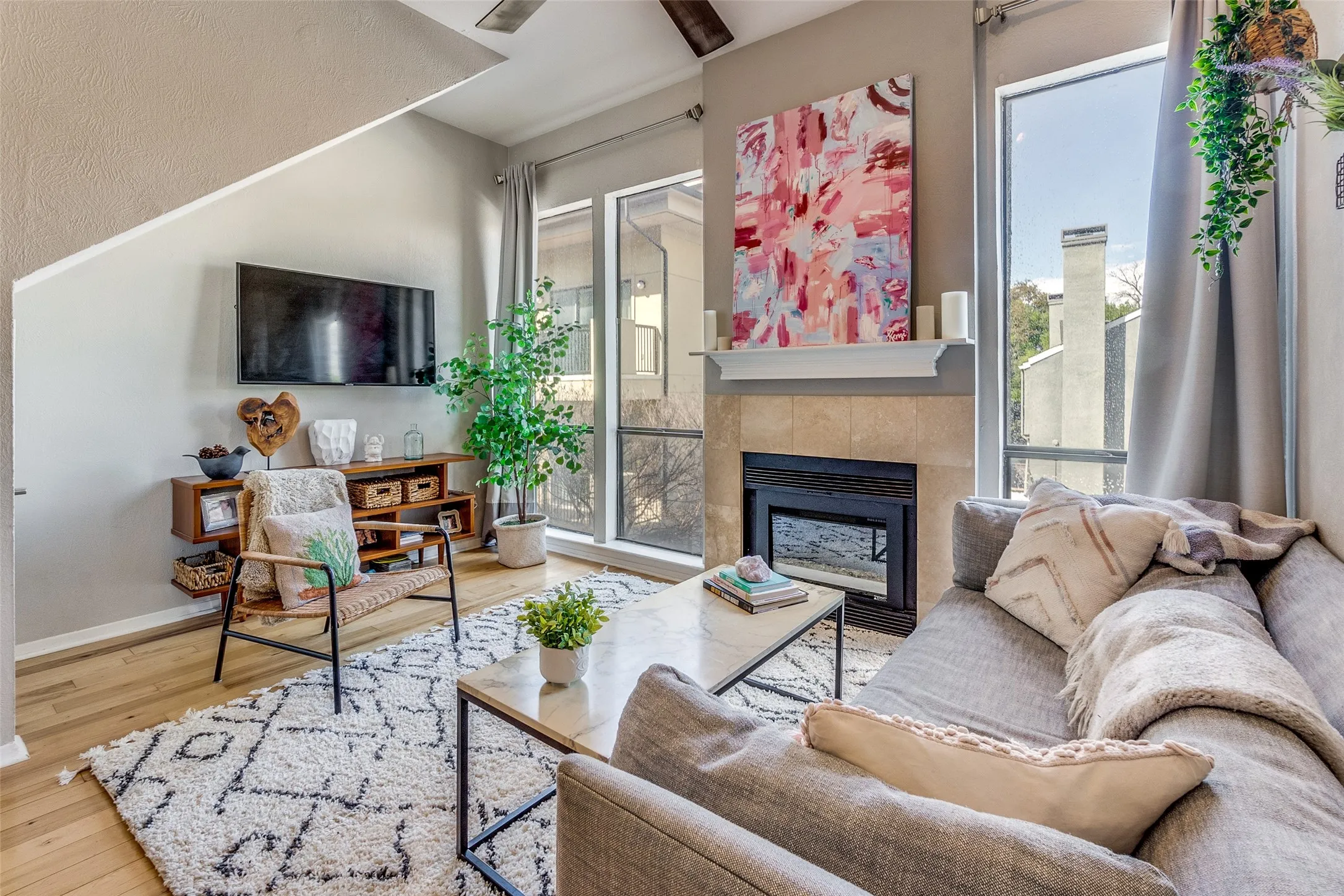 Condominium For Rent in Dallas County , 3907 Throckmorton Street 2, Dallas, Texas 75219, 1 Bedroom, 2 Bathroom, 1 Garage spaces, 787 Sqft, built in 1983, mls#21397830, Real Estate Agent in Dallas, Homes For Rent in Dallas county, Homes For Rent in Dallas, Realtor in Dallas Texas, Real Estate Brokerage Independent Realty Texas, Luminita Cordes Realtor