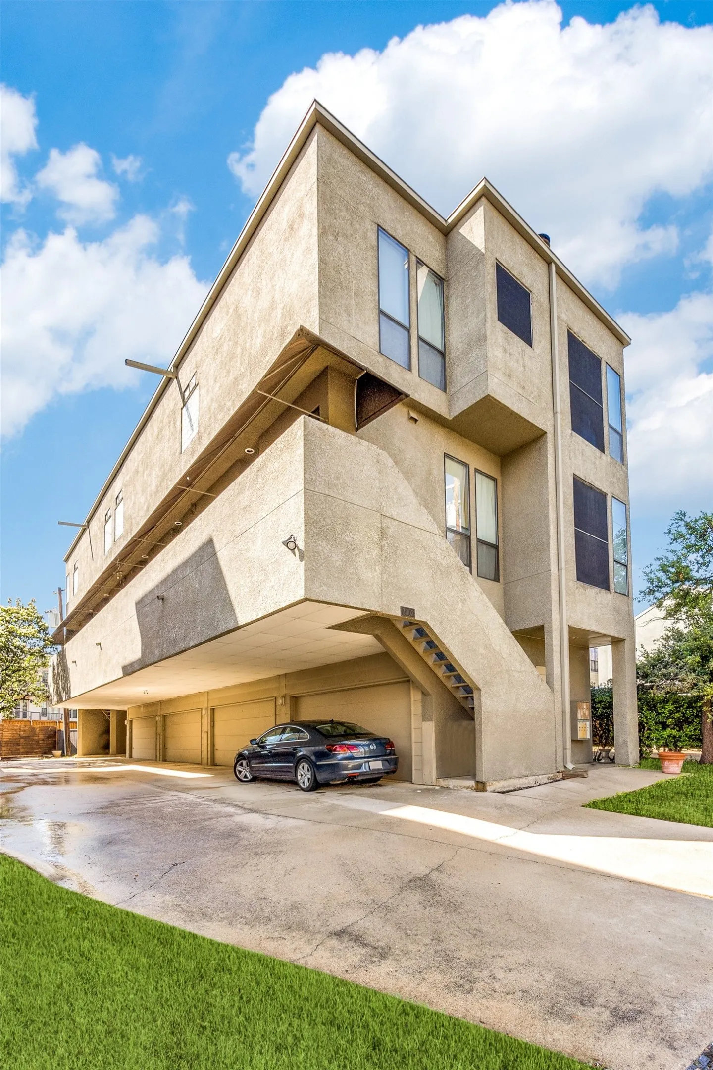 Condominium For Rent in Dallas County , 3907 Throckmorton Street 2, Dallas, Texas 75219, 1 Bedroom, 2 Bathroom, 1 Garage spaces, 787 Sqft, built in 1983, mls#21397830, Real Estate Agent in Dallas, Homes For Rent in Dallas county, Homes For Rent in Dallas, Realtor in Dallas Texas, Real Estate Brokerage Independent Realty Texas, Luminita Cordes Realtor