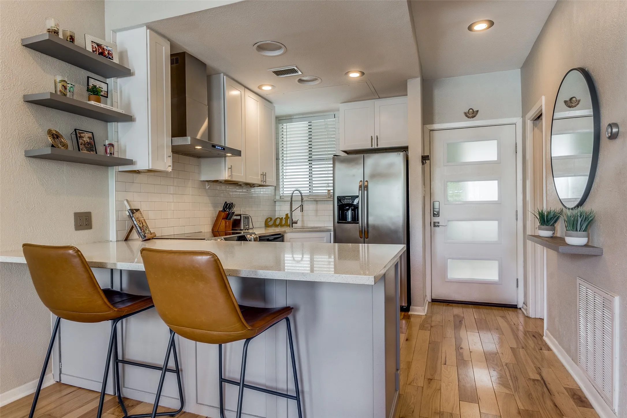Condominium For Rent in Dallas County , 3907 Throckmorton Street 2, Dallas, Texas 75219, 1 Bedroom, 2 Bathroom, 1 Garage spaces, 787 Sqft, built in 1983, mls#21397830, Real Estate Agent in Dallas, Homes For Rent in Dallas county, Homes For Rent in Dallas, Realtor in Dallas Texas, Real Estate Brokerage Independent Realty Texas, Luminita Cordes Realtor