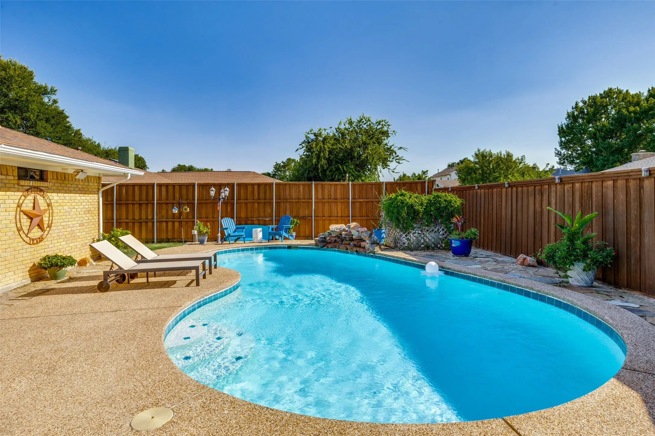 Single Family Residence For Sale in Collin County , 2617 Pinehurst Drive, Plano, Texas 75075, 4 Bedroom, 3 Bathroom, 2 Garage spaces, 2,362 Sqft, built in 1972, mls#21397174, Real Estate Agent in Plano, Homes For Sale in Collin county, Homes For Sale in Plano, Realtor in Plano Texas, Real Estate Brokerage Independent Realty Texas, Luminita Cordes Realtor