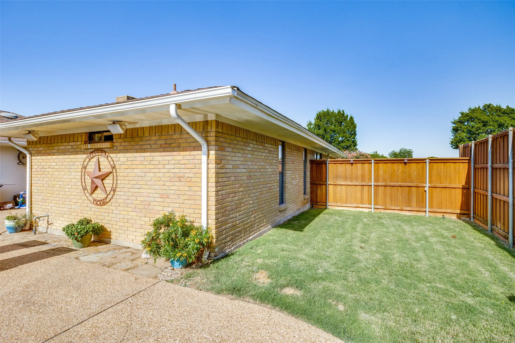 Single Family Residence For Sale in Collin County , 2617 Pinehurst Drive, Plano, Texas 75075, 4 Bedroom, 3 Bathroom, 2 Garage spaces, 2,362 Sqft, built in 1972, mls#21397174, Real Estate Agent in Plano, Homes For Sale in Collin county, Homes For Sale in Plano, Realtor in Plano Texas, Real Estate Brokerage Independent Realty Texas, Luminita Cordes Realtor