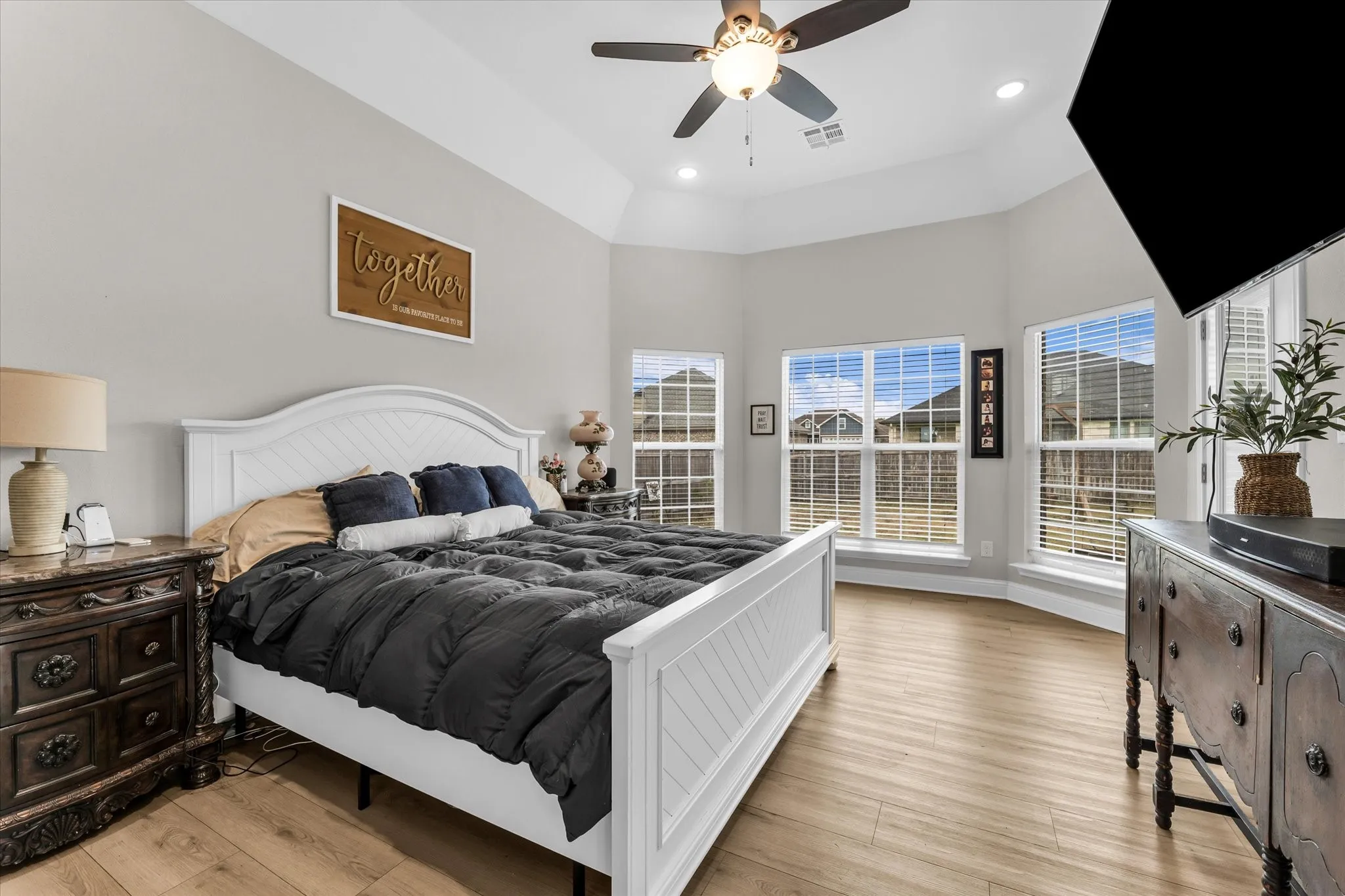 Tray ceiling with recessed lighting and a ceiling fan