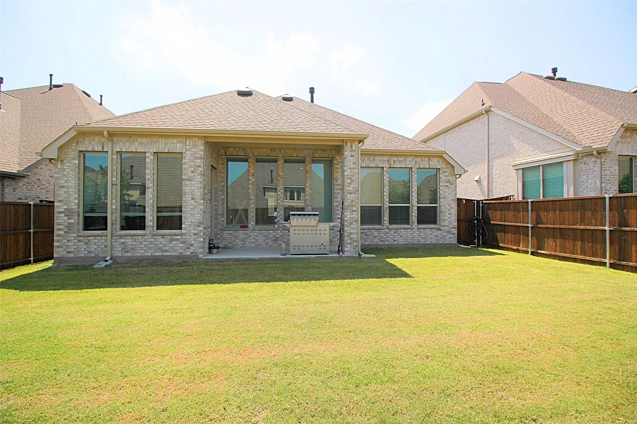 Single Family Residence For Sale in Denton County , 606 Artesian Drive, Argyle, Texas 76226, 3 Bedroom, 2 Bathroom, 2 Garage spaces, 2,115 Sqft, built in 2021, mls#21401066, Real Estate Agent in Argyle, Homes For Sale in Denton county, Homes For Sale in Argyle, Realtor in Argyle Texas, Real Estate Brokerage Independent Realty Texas, Luminita Cordes Realtor