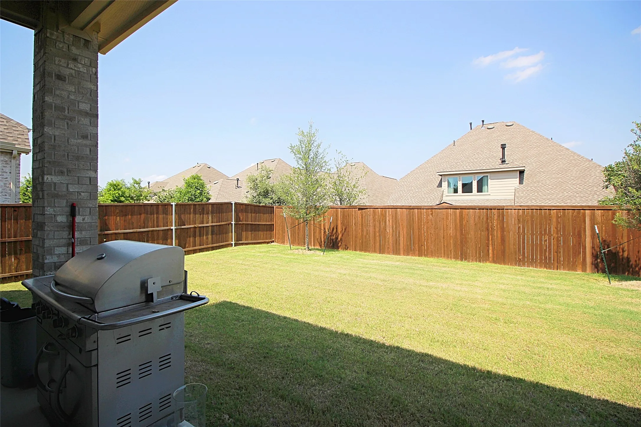 Single Family Residence For Sale in Denton County , 606 Artesian Drive, Argyle, Texas 76226, 3 Bedroom, 2 Bathroom, 2 Garage spaces, 2,115 Sqft, built in 2021, mls#21401066, Real Estate Agent in Argyle, Homes For Sale in Denton county, Homes For Sale in Argyle, Realtor in Argyle Texas, Real Estate Brokerage Independent Realty Texas, Luminita Cordes Realtor