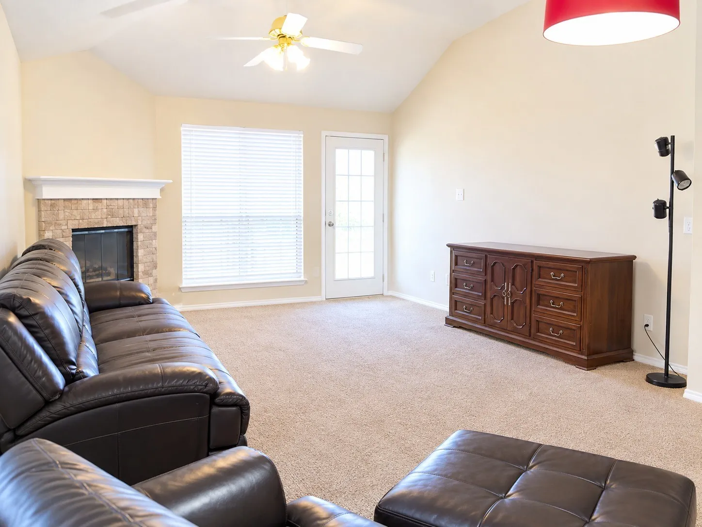 Single Family Residence For Sale in Johnson County , 1007 Miles Avenue, Burleson, Texas 76028, 3 Bedroom, 2 Bathroom, 2 Garage spaces, 1,486 Sqft, built in 1998, mls#21401015, Real Estate Agent in Burleson, Homes For Sale in Johnson county, Homes For Sale in Burleson, Realtor in Burleson Texas, Real Estate Brokerage Independent Realty Texas, Luminita Cordes Realtor