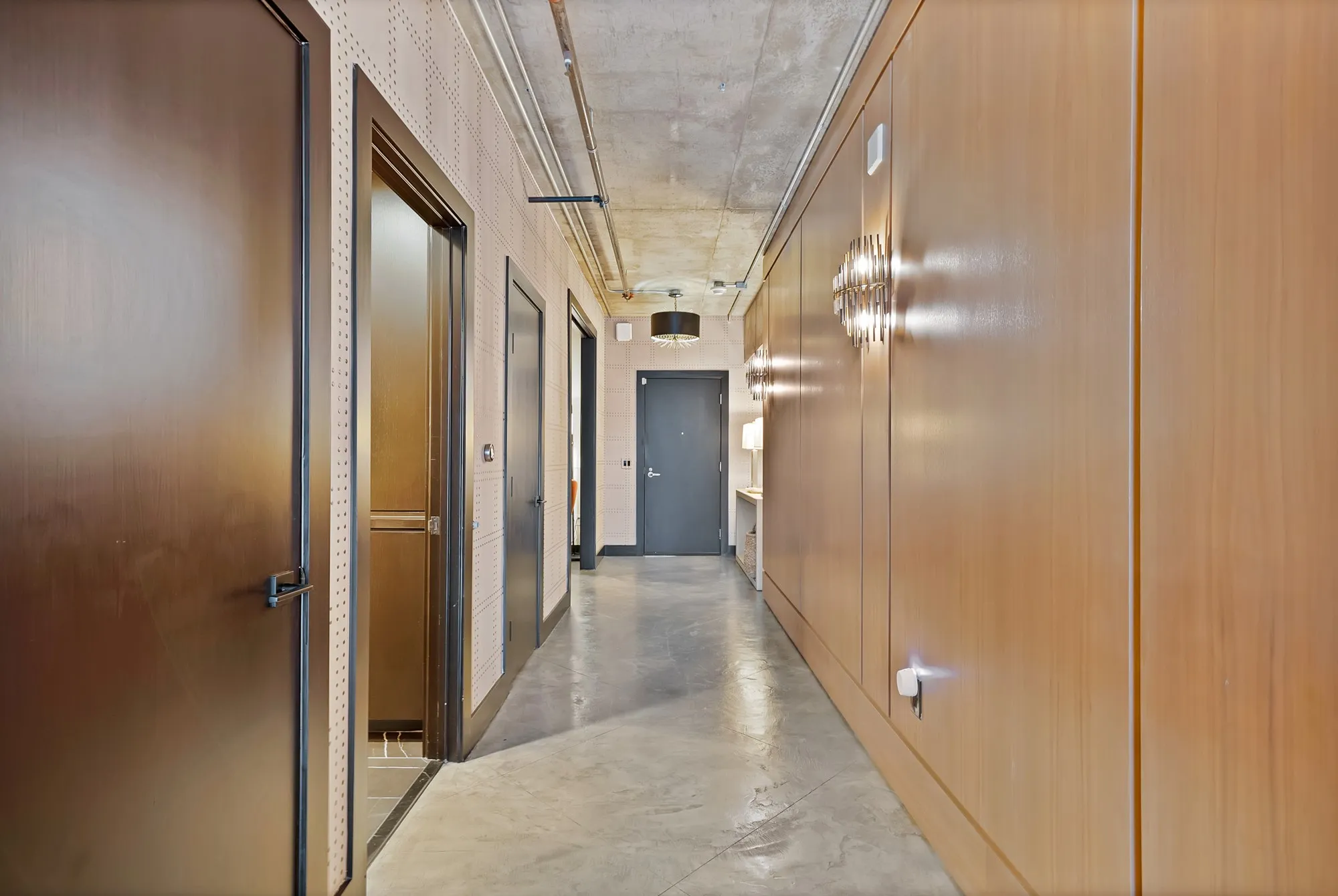 Condominium For Sale in Dallas County , 1999 Mckinney Avenue 1002, Dallas, Texas 75201, 2 Bedroom, 2 Bathroom, 2 Garage spaces, 2,362 Sqft, built in 2000, mls#21392469, Real Estate Agent in Dallas, Homes For Sale in Dallas county, Homes For Sale in Dallas, Realtor in Dallas Texas, Real Estate Brokerage Independent Realty Texas, Luminita Cordes Realtor