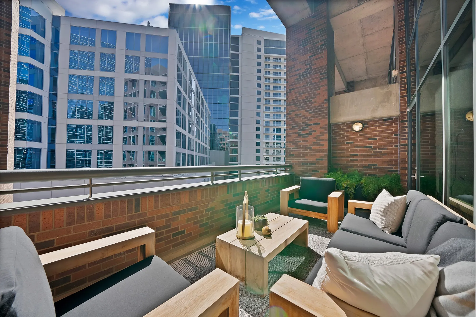 Condominium For Sale in Dallas County , 1999 Mckinney Avenue 1002, Dallas, Texas 75201, 2 Bedroom, 2 Bathroom, 2 Garage spaces, 2,362 Sqft, built in 2000, mls#21392469, Real Estate Agent in Dallas, Homes For Sale in Dallas county, Homes For Sale in Dallas, Realtor in Dallas Texas, Real Estate Brokerage Independent Realty Texas, Luminita Cordes Realtor