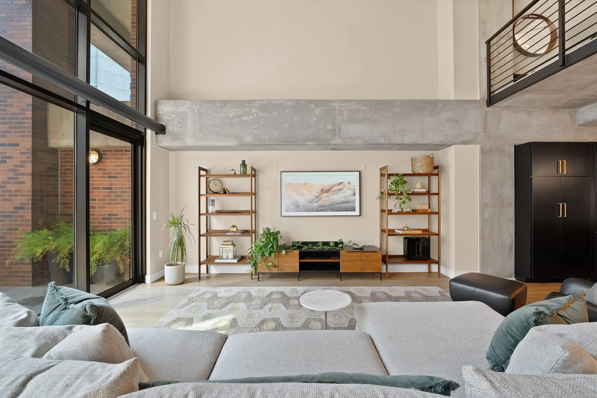 Condominium For Sale in Dallas County , 1999 Mckinney Avenue 1002, Dallas, Texas 75201, 2 Bedroom, 2 Bathroom, 2 Garage spaces, 2,362 Sqft, built in 2000, mls#21392469, Real Estate Agent in Dallas, Homes For Sale in Dallas county, Homes For Sale in Dallas, Realtor in Dallas Texas, Real Estate Brokerage Independent Realty Texas, Luminita Cordes Realtor
