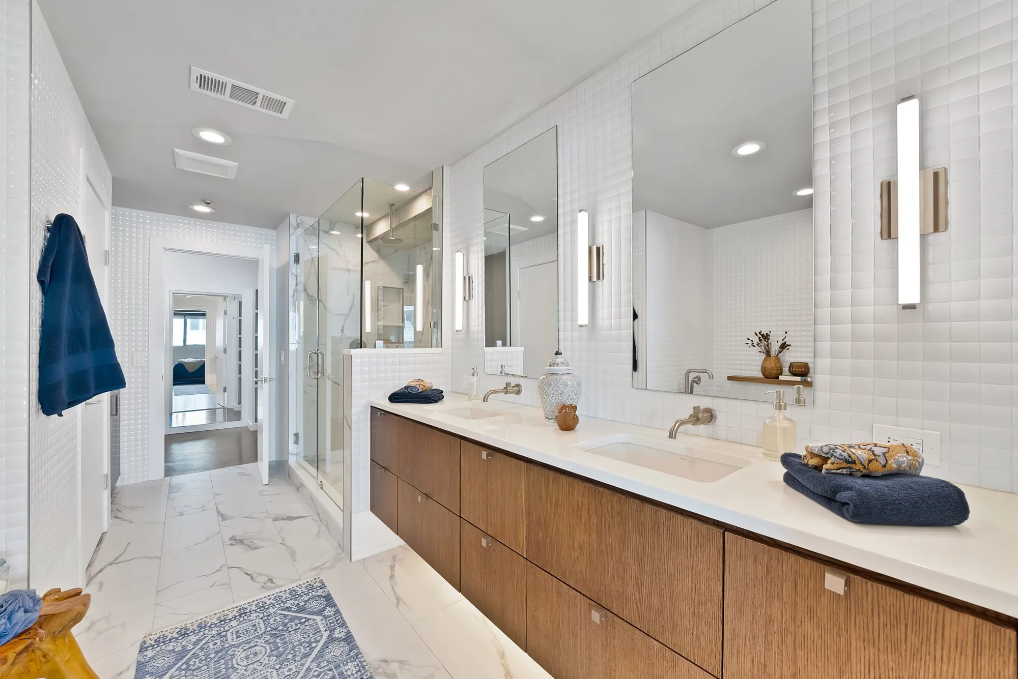 Condominium For Sale in Dallas County , 1999 Mckinney Avenue 1002, Dallas, Texas 75201, 2 Bedroom, 2 Bathroom, 2 Garage spaces, 2,362 Sqft, built in 2000, mls#21392469, Real Estate Agent in Dallas, Homes For Sale in Dallas county, Homes For Sale in Dallas, Realtor in Dallas Texas, Real Estate Brokerage Independent Realty Texas, Luminita Cordes Realtor