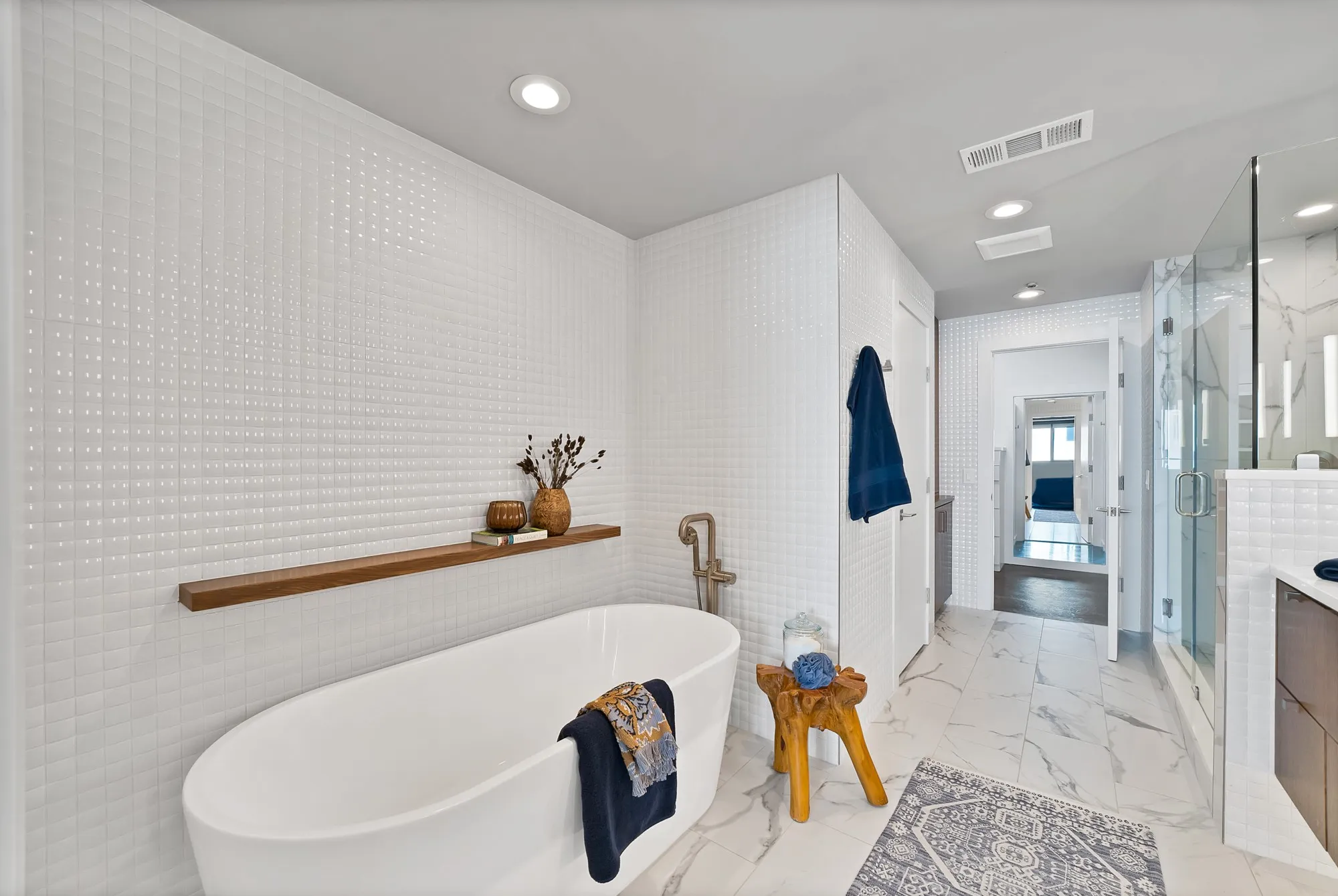Condominium For Sale in Dallas County , 1999 Mckinney Avenue 1002, Dallas, Texas 75201, 2 Bedroom, 2 Bathroom, 2 Garage spaces, 2,362 Sqft, built in 2000, mls#21392469, Real Estate Agent in Dallas, Homes For Sale in Dallas county, Homes For Sale in Dallas, Realtor in Dallas Texas, Real Estate Brokerage Independent Realty Texas, Luminita Cordes Realtor