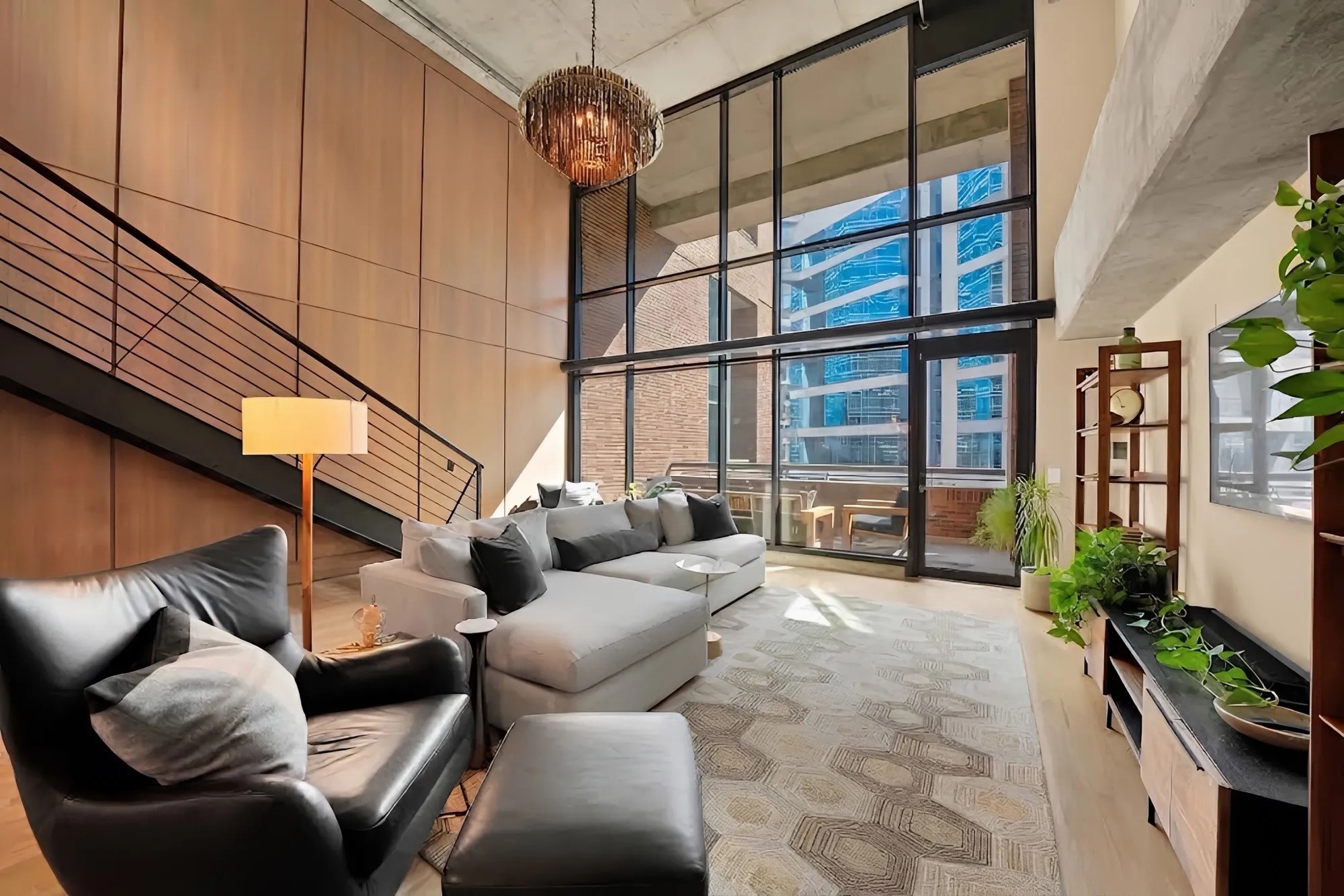 Condominium For Sale in Dallas County , 1999 Mckinney Avenue 1002, Dallas, Texas 75201, 2 Bedroom, 2 Bathroom, 2 Garage spaces, 2,362 Sqft, built in 2000, mls#21392469, Real Estate Agent in Dallas, Homes For Sale in Dallas county, Homes For Sale in Dallas, Realtor in Dallas Texas, Real Estate Brokerage Independent Realty Texas, Luminita Cordes Realtor