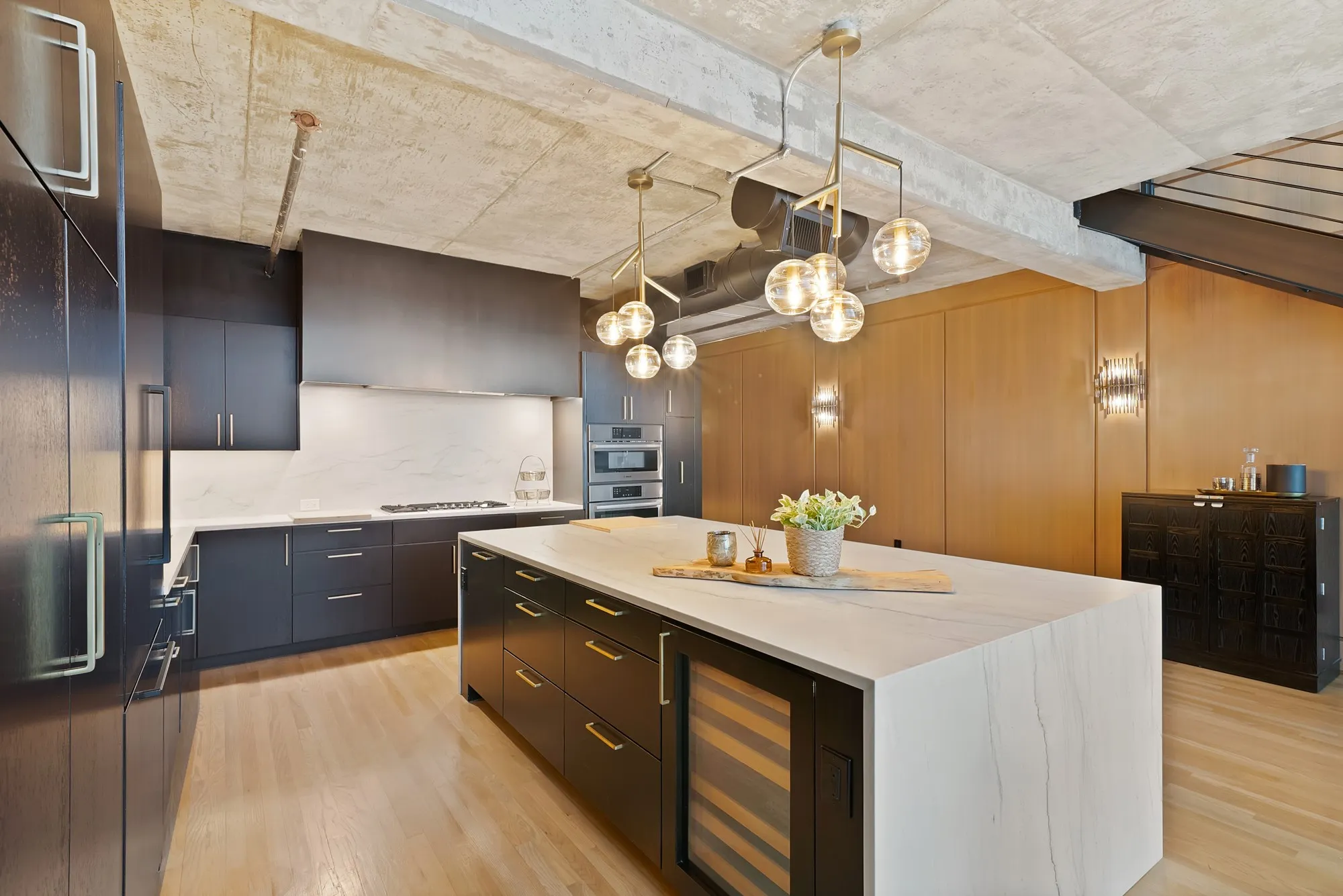 Condominium For Sale in Dallas County , 1999 Mckinney Avenue 1002, Dallas, Texas 75201, 2 Bedroom, 2 Bathroom, 2 Garage spaces, 2,362 Sqft, built in 2000, mls#21392469, Real Estate Agent in Dallas, Homes For Sale in Dallas county, Homes For Sale in Dallas, Realtor in Dallas Texas, Real Estate Brokerage Independent Realty Texas, Luminita Cordes Realtor