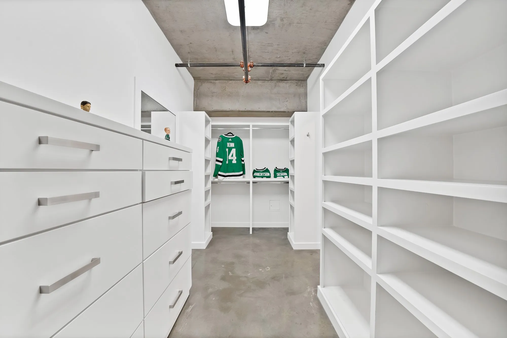Condominium For Sale in Dallas County , 1999 Mckinney Avenue 1002, Dallas, Texas 75201, 2 Bedroom, 2 Bathroom, 2 Garage spaces, 2,362 Sqft, built in 2000, mls#21392469, Real Estate Agent in Dallas, Homes For Sale in Dallas county, Homes For Sale in Dallas, Realtor in Dallas Texas, Real Estate Brokerage Independent Realty Texas, Luminita Cordes Realtor