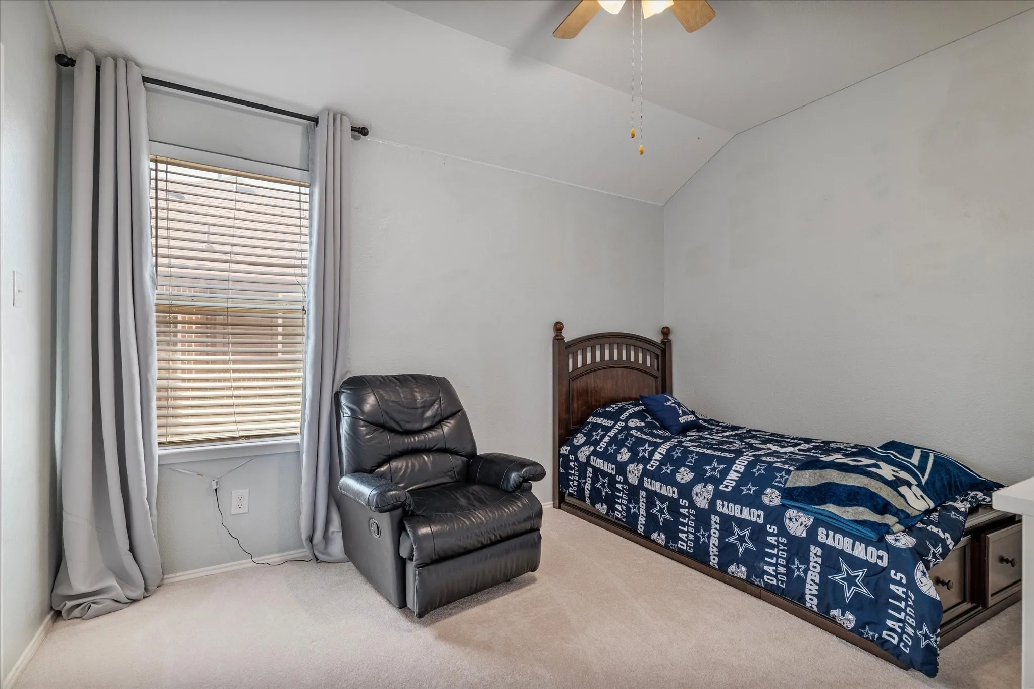 Single Family Residence For Sale in Denton County , 1105 Freesia Drive, Little Elm, Texas 75068, 4 Bedroom, 3 Bathroom, 2 Garage spaces, 2,522 Sqft, built in 2015, mls#21400106, Real Estate Agent in Little Elm, Homes For Sale in Denton county, Homes For Sale in Little Elm, Realtor in Little Elm Texas, Real Estate Brokerage Independent Realty Texas, Luminita Cordes Realtor