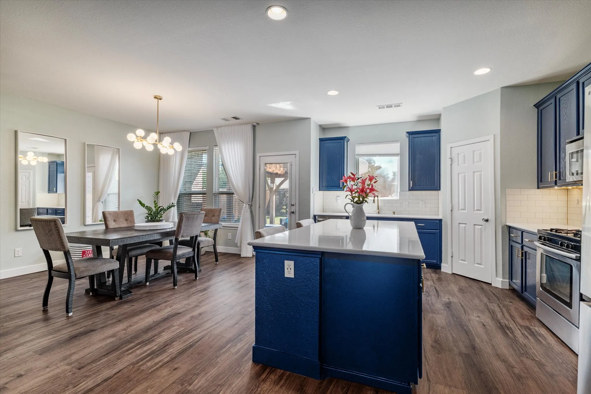 Single Family Residence For Sale in Denton County , 1105 Freesia Drive, Little Elm, Texas 75068, 4 Bedroom, 3 Bathroom, 2 Garage spaces, 2,522 Sqft, built in 2015, mls#21400106, Real Estate Agent in Little Elm, Homes For Sale in Denton county, Homes For Sale in Little Elm, Realtor in Little Elm Texas, Real Estate Brokerage Independent Realty Texas, Luminita Cordes Realtor