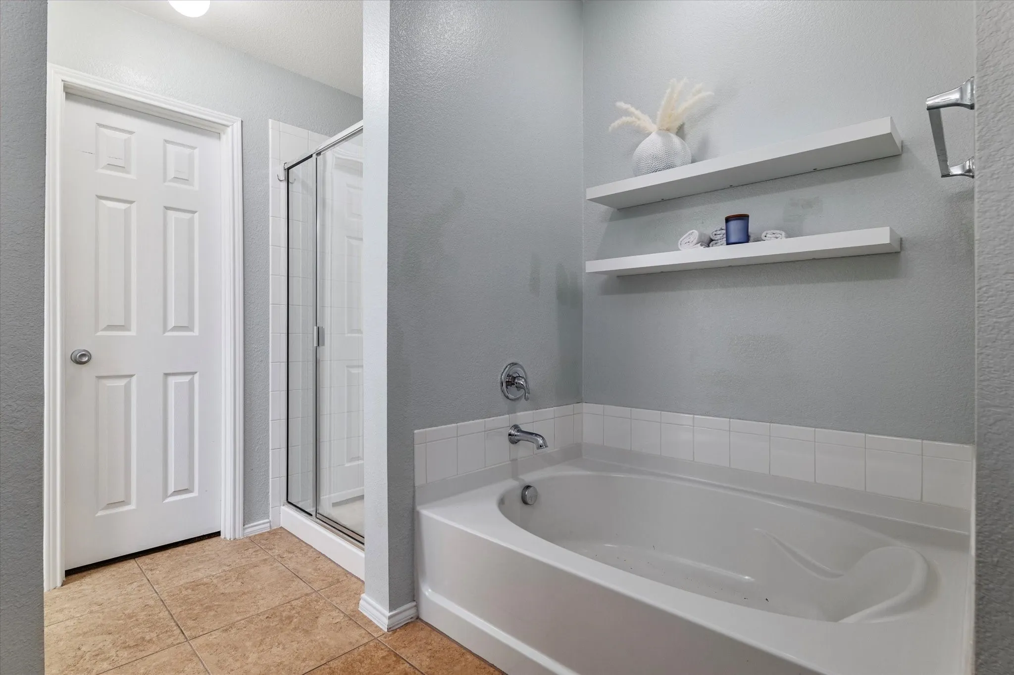 Single Family Residence For Sale in Denton County , 1105 Freesia Drive, Little Elm, Texas 75068, 4 Bedroom, 3 Bathroom, 2 Garage spaces, 2,522 Sqft, built in 2015, mls#21400106, Real Estate Agent in Little Elm, Homes For Sale in Denton county, Homes For Sale in Little Elm, Realtor in Little Elm Texas, Real Estate Brokerage Independent Realty Texas, Luminita Cordes Realtor