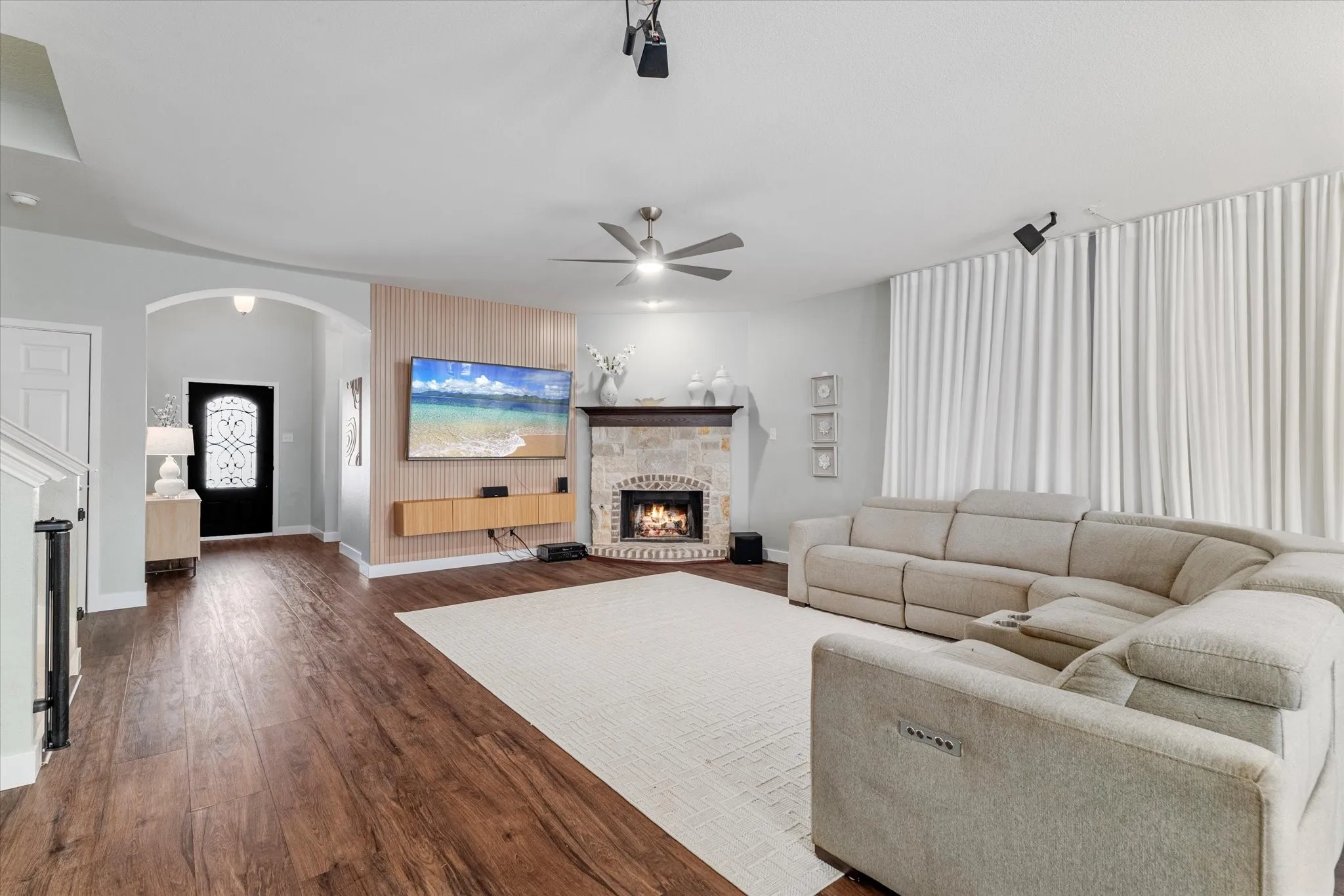 Single Family Residence For Sale in Denton County , 1105 Freesia Drive, Little Elm, Texas 75068, 4 Bedroom, 3 Bathroom, 2 Garage spaces, 2,522 Sqft, built in 2015, mls#21400106, Real Estate Agent in Little Elm, Homes For Sale in Denton county, Homes For Sale in Little Elm, Realtor in Little Elm Texas, Real Estate Brokerage Independent Realty Texas, Luminita Cordes Realtor