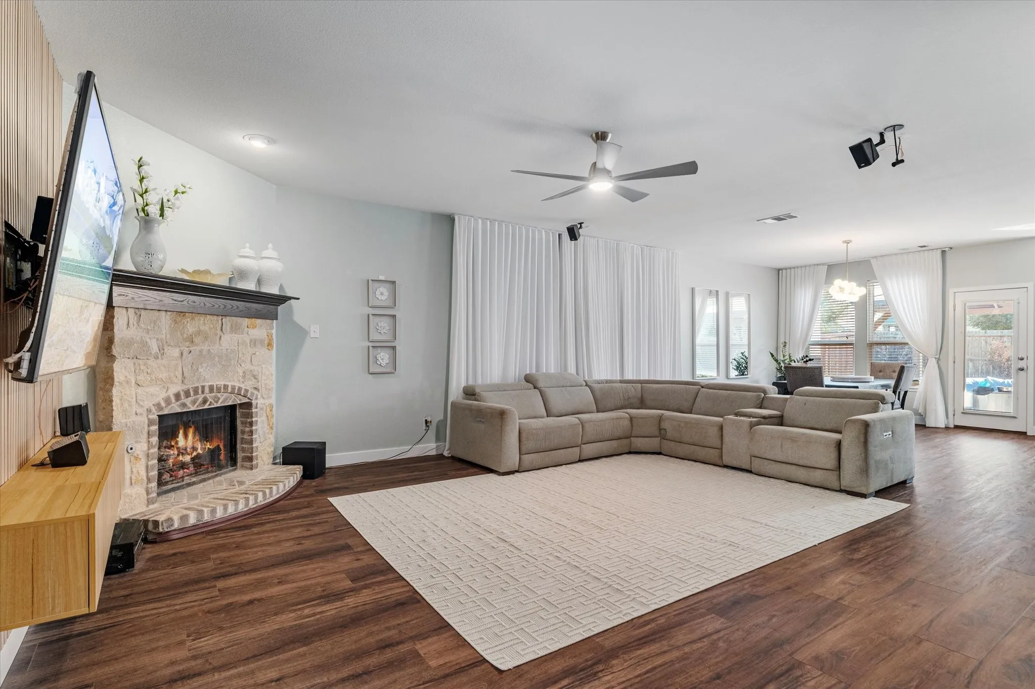 Single Family Residence For Sale in Denton County , 1105 Freesia Drive, Little Elm, Texas 75068, 4 Bedroom, 3 Bathroom, 2 Garage spaces, 2,522 Sqft, built in 2015, mls#21400106, Real Estate Agent in Little Elm, Homes For Sale in Denton county, Homes For Sale in Little Elm, Realtor in Little Elm Texas, Real Estate Brokerage Independent Realty Texas, Luminita Cordes Realtor